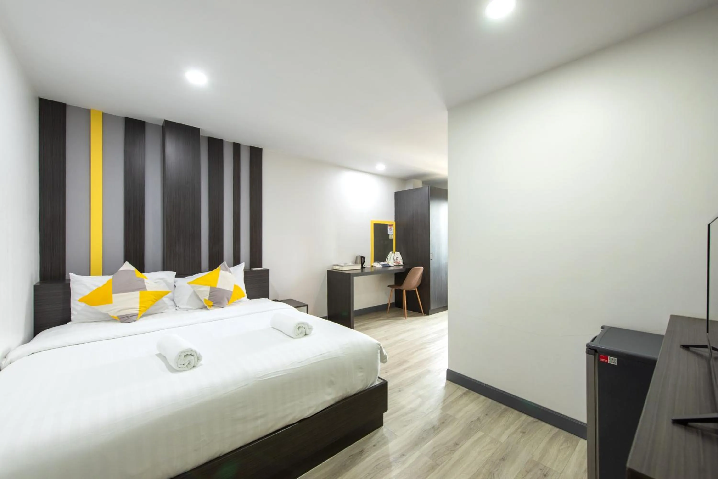 Standard Double Room in Riski Residence Bangbuathong