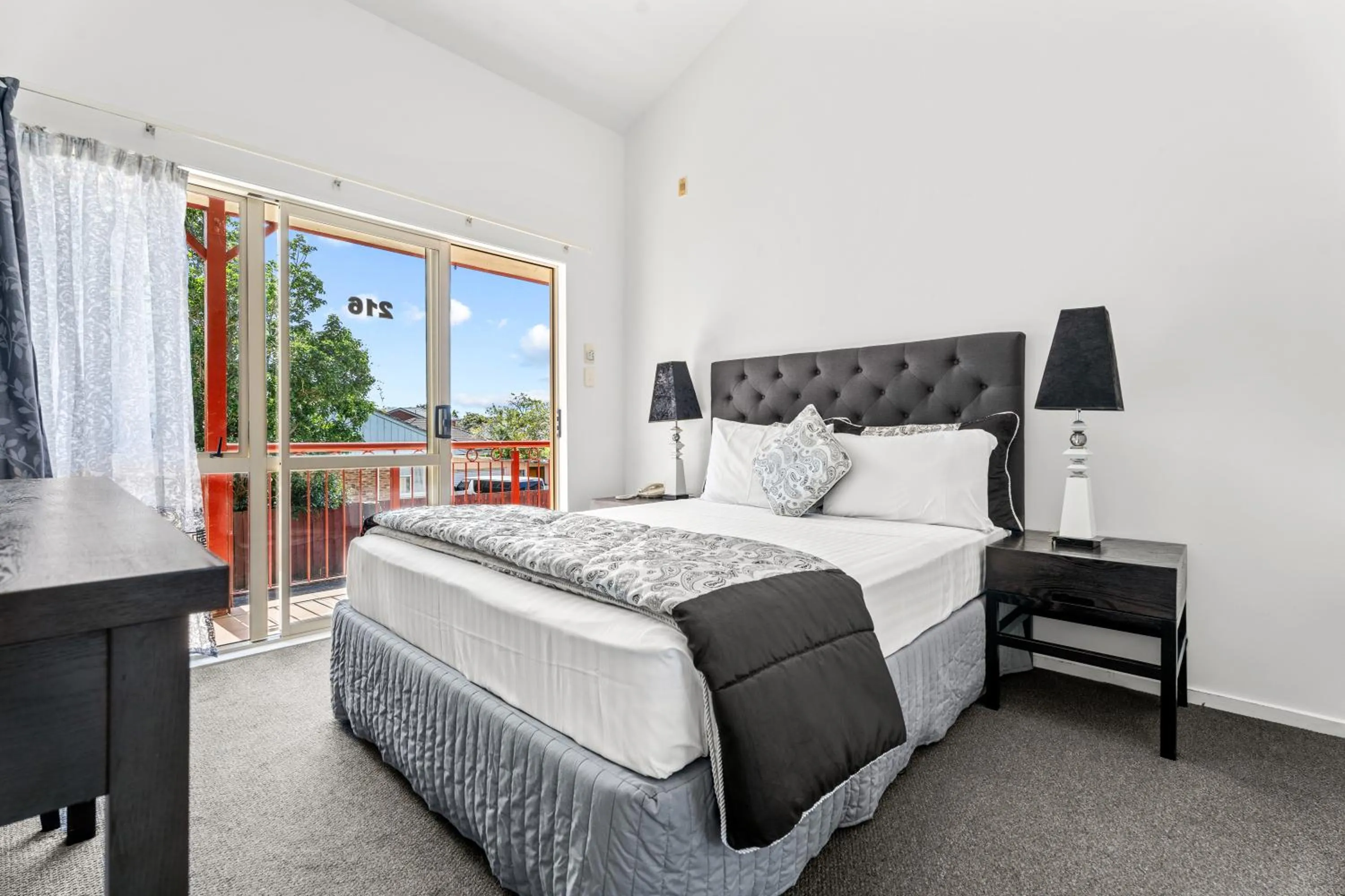 Deluxe Studio in Avondale Motor Inn