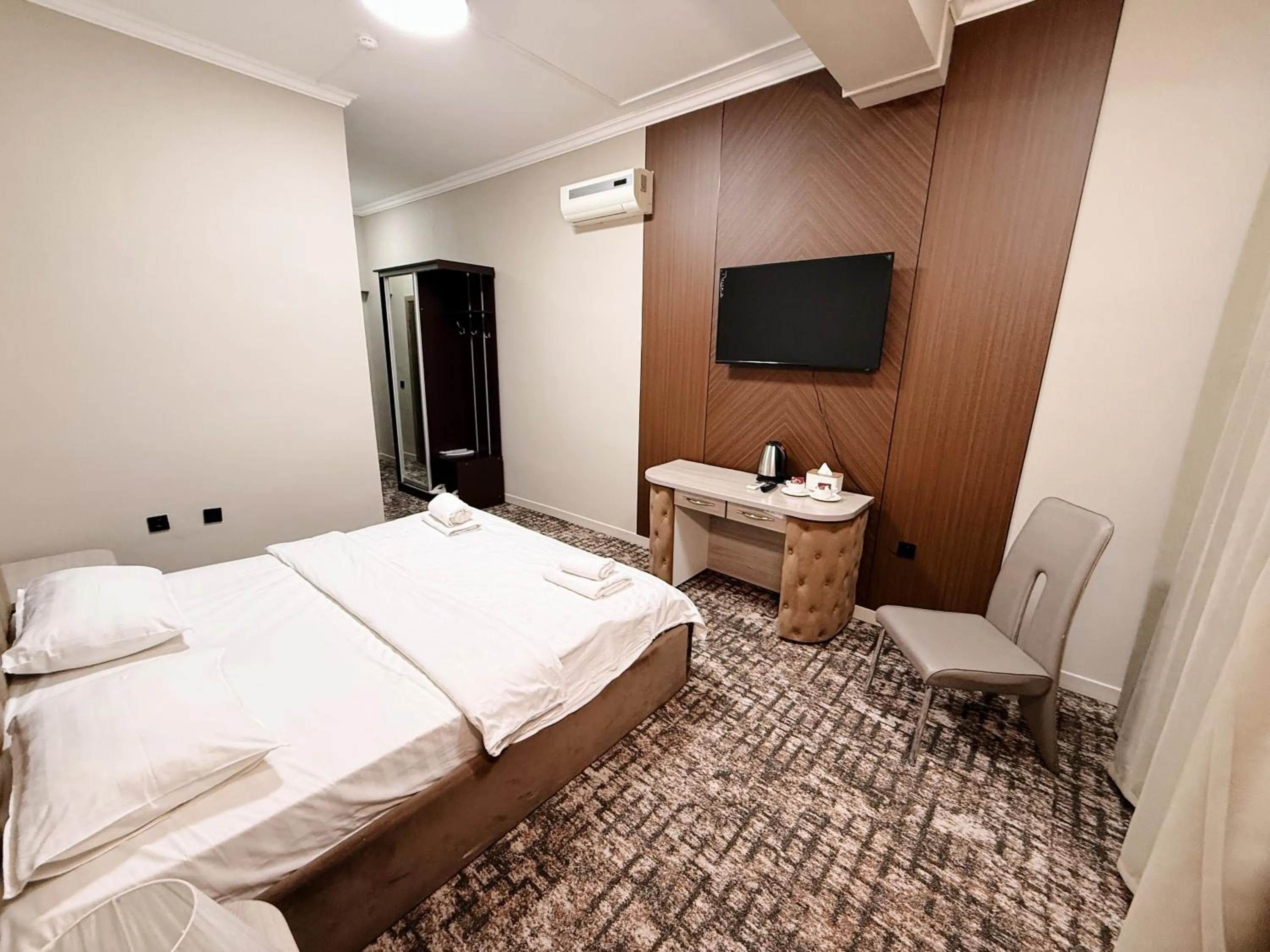Double Room in DeLuxe PLAZA