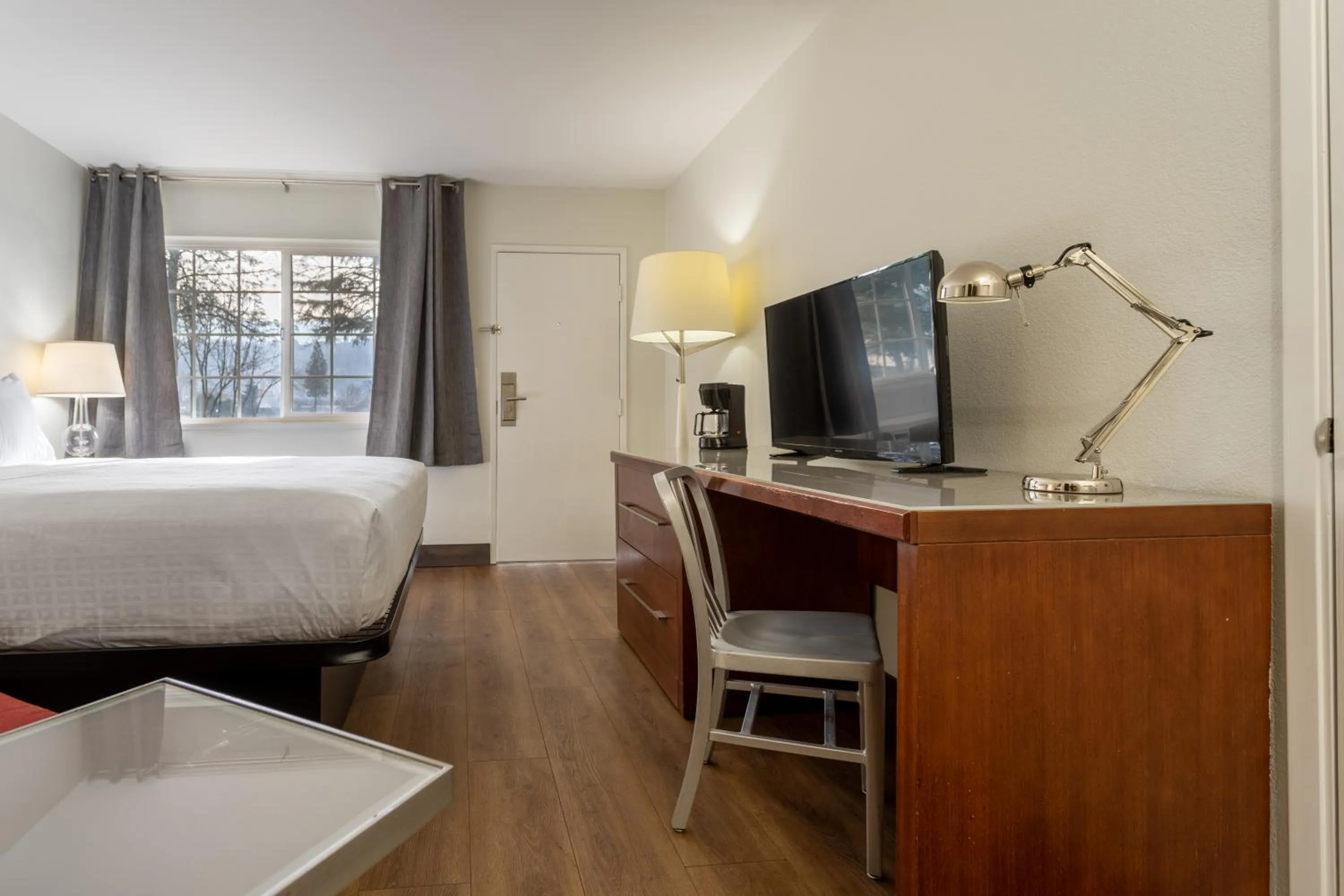 Double Room in Riverfront Inn Roseburg