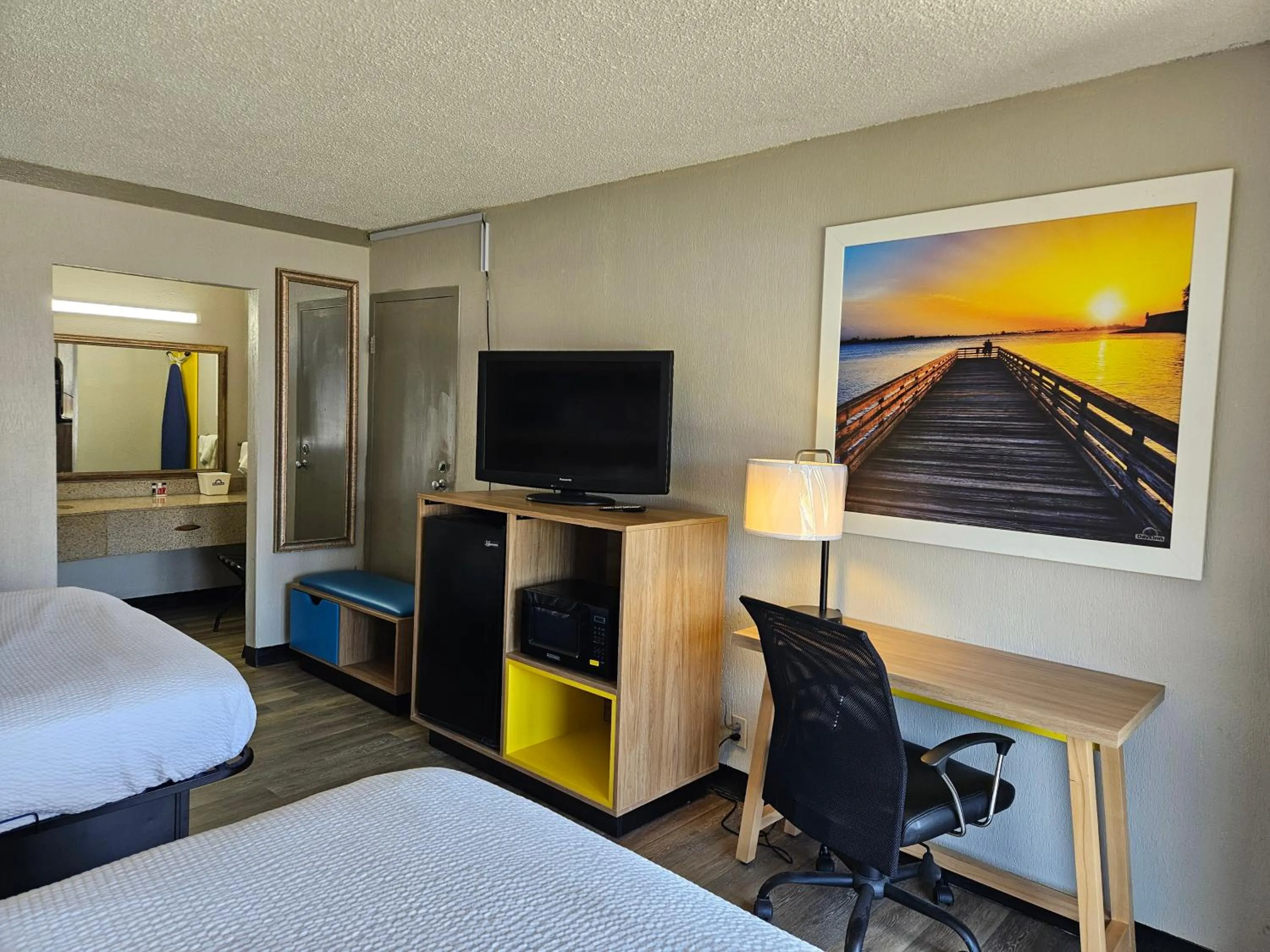 Queen Room - Disability Access/Non-Smoking in Days Inn by Wyndham Washington