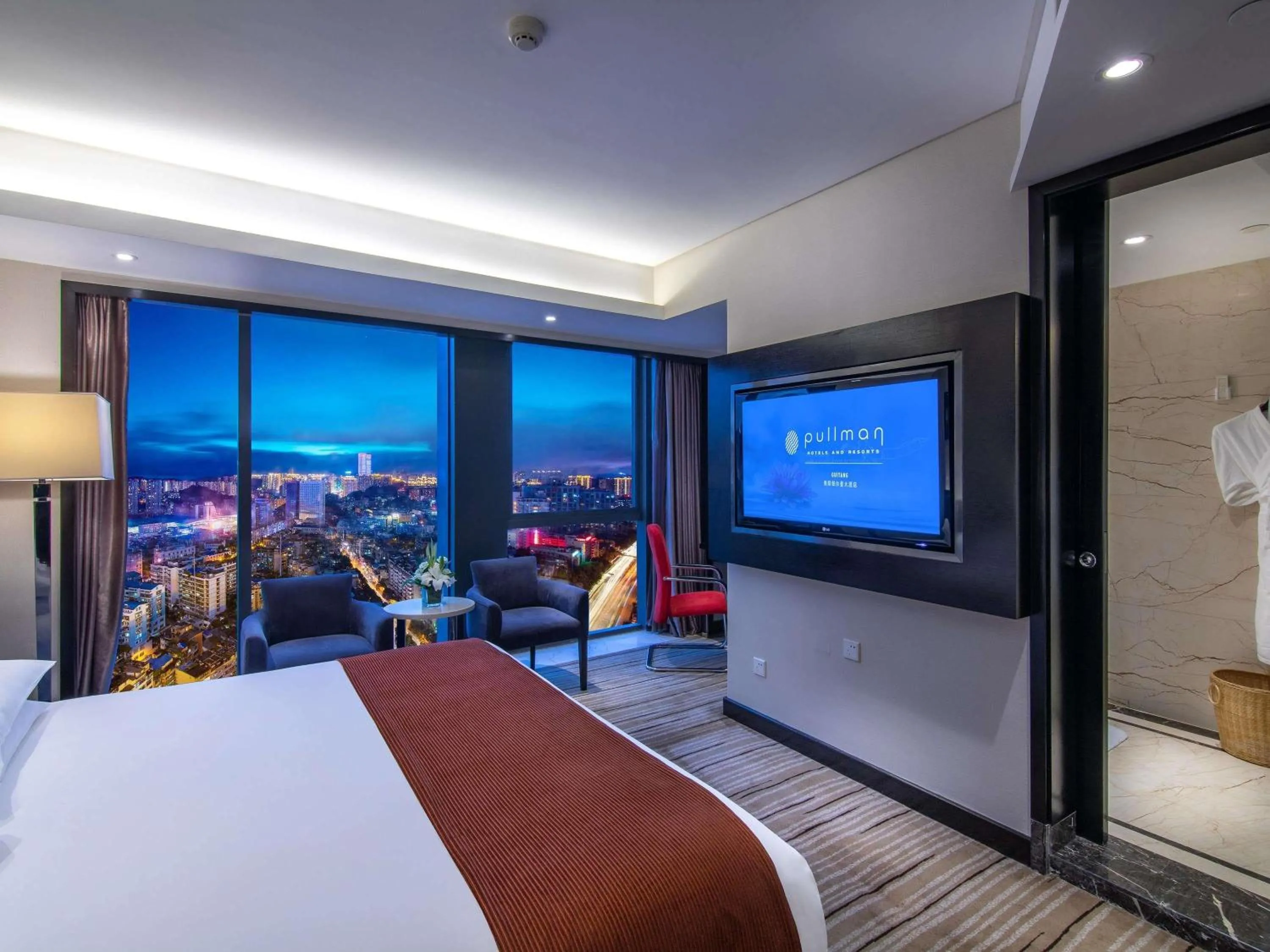 Superior King Room in Pullman Guiyang