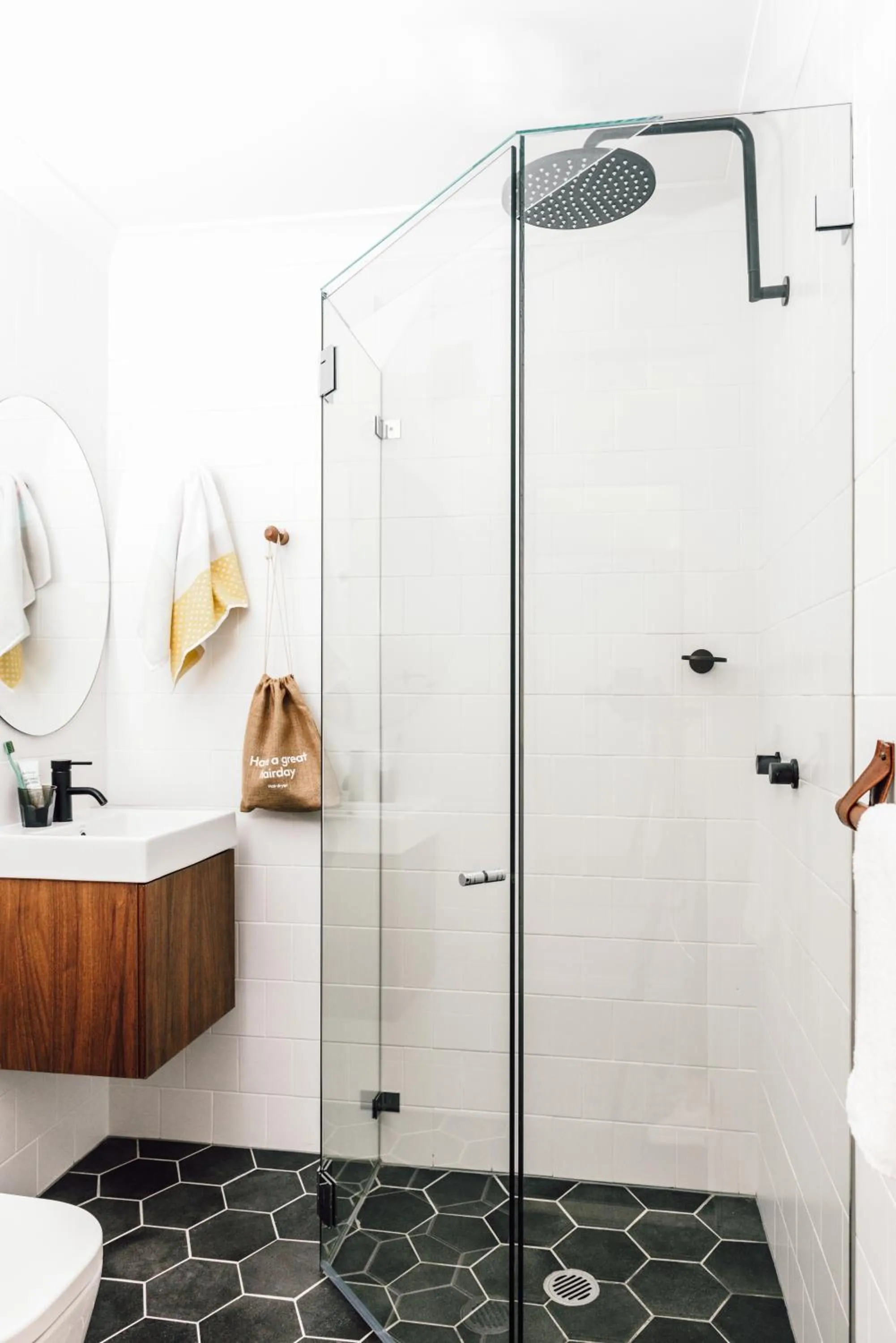 Superior Comfy Queen in Veriu Central