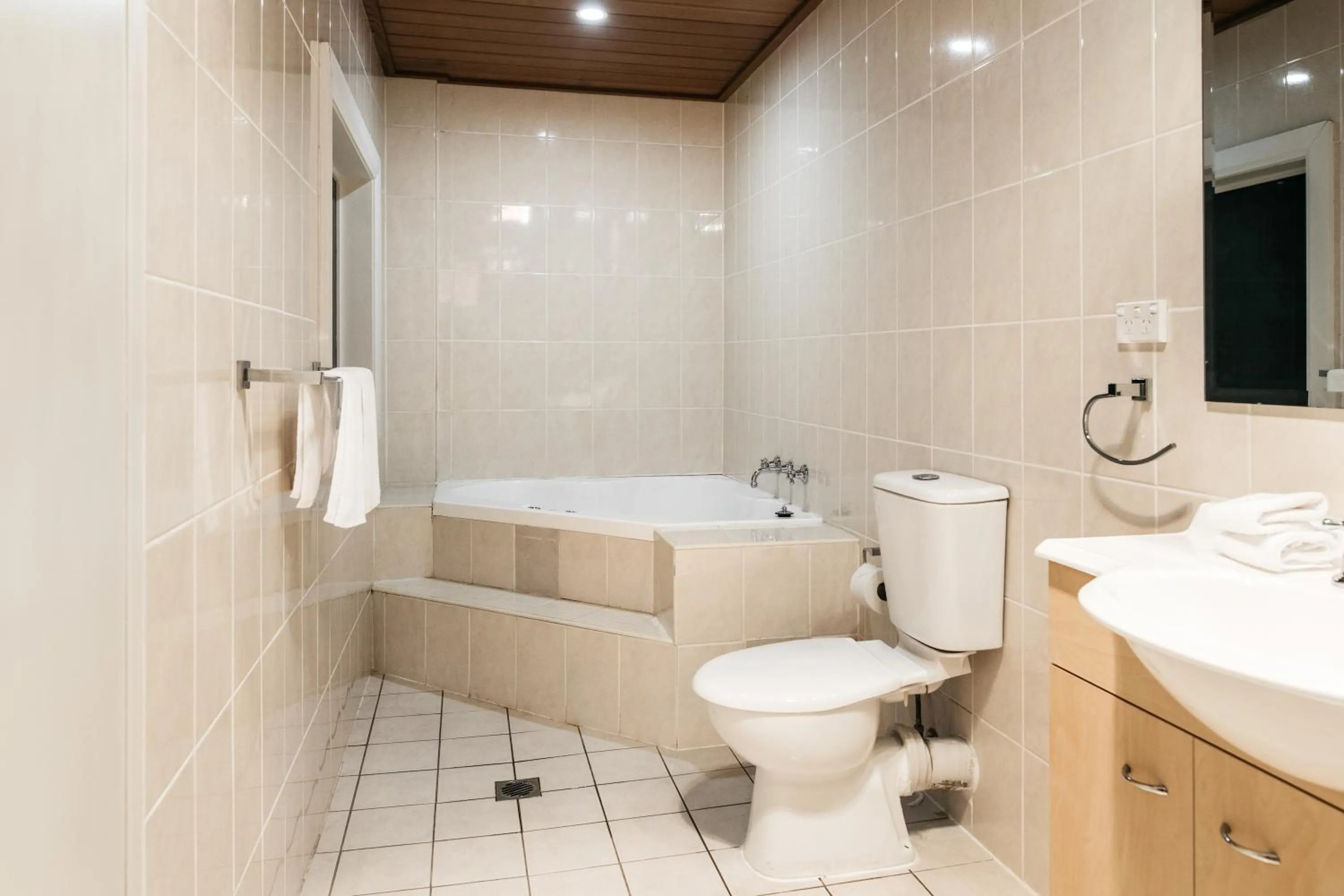 Twin Room - Disability Access in Checkers Resort