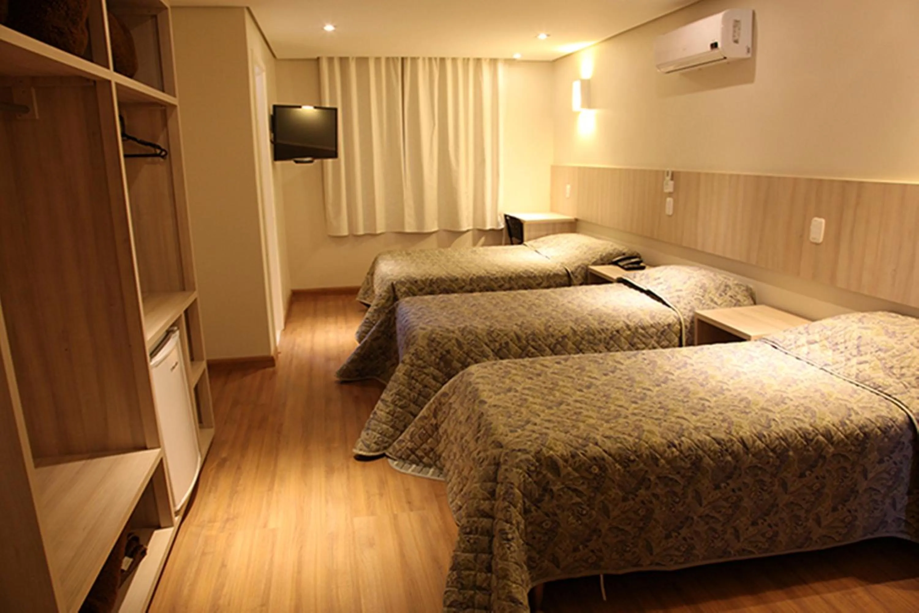 Deluxe Triple Room in Golden Hotel - O MAIS CENTRAL - Pet Friendly
