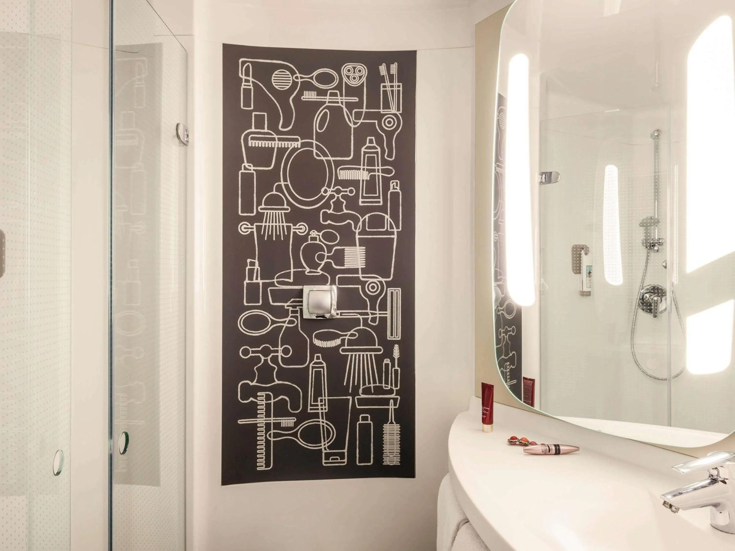 Superior Double Room with Sofa Bed in ibis Troyes Centre