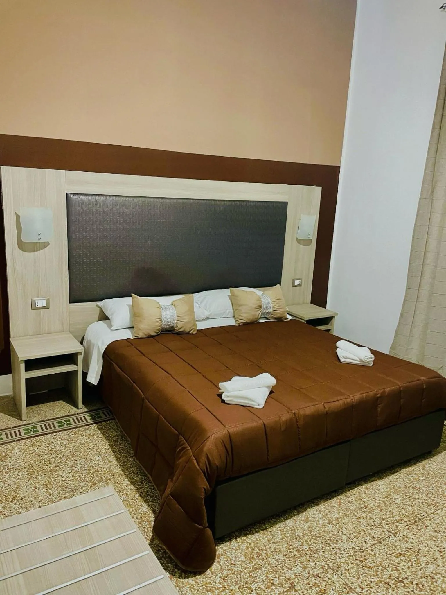 Double Room with Balcony in Balarm - Hostel and Bar