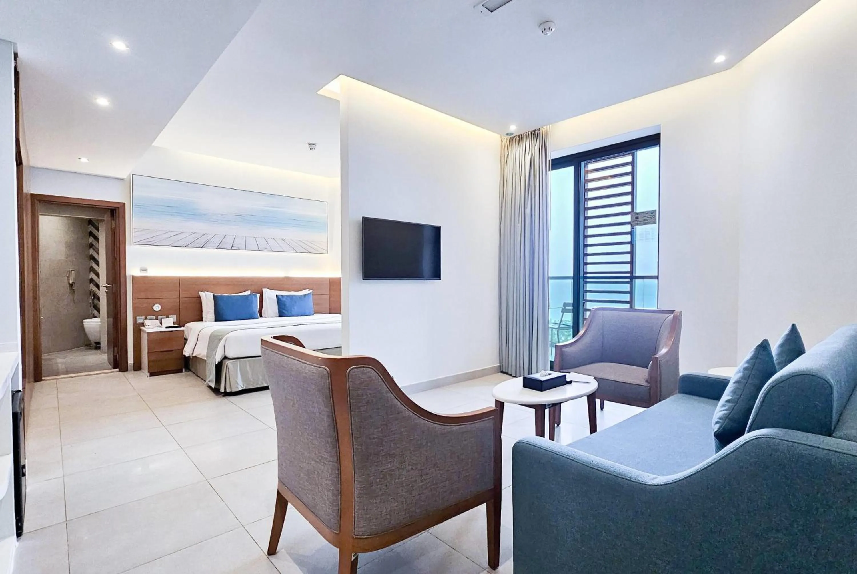King Suite Sea view- Smoking in Wyndham Garden Ajman Corniche