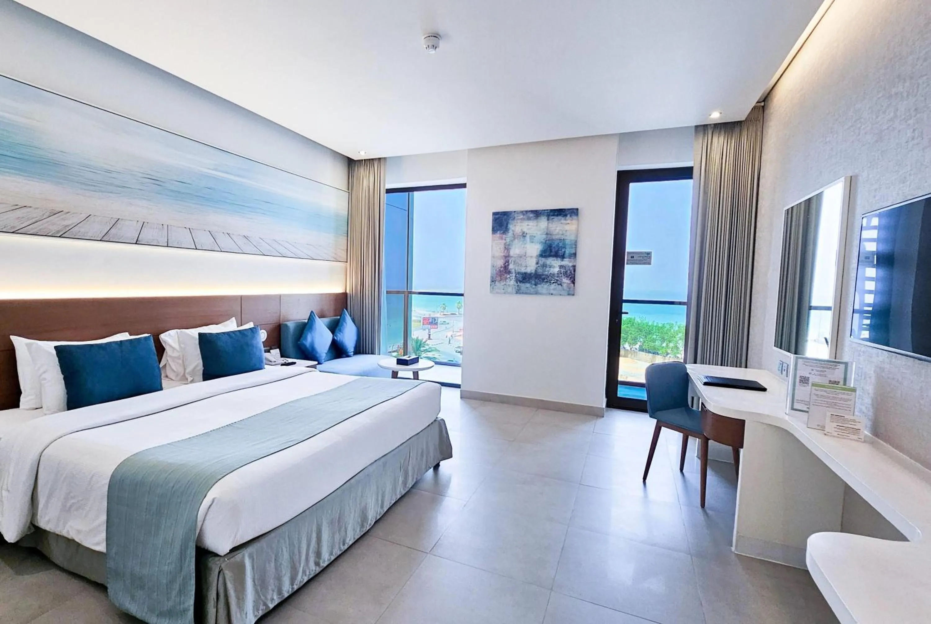 Standard King room Seaview -Smoking in Wyndham Garden Ajman Corniche