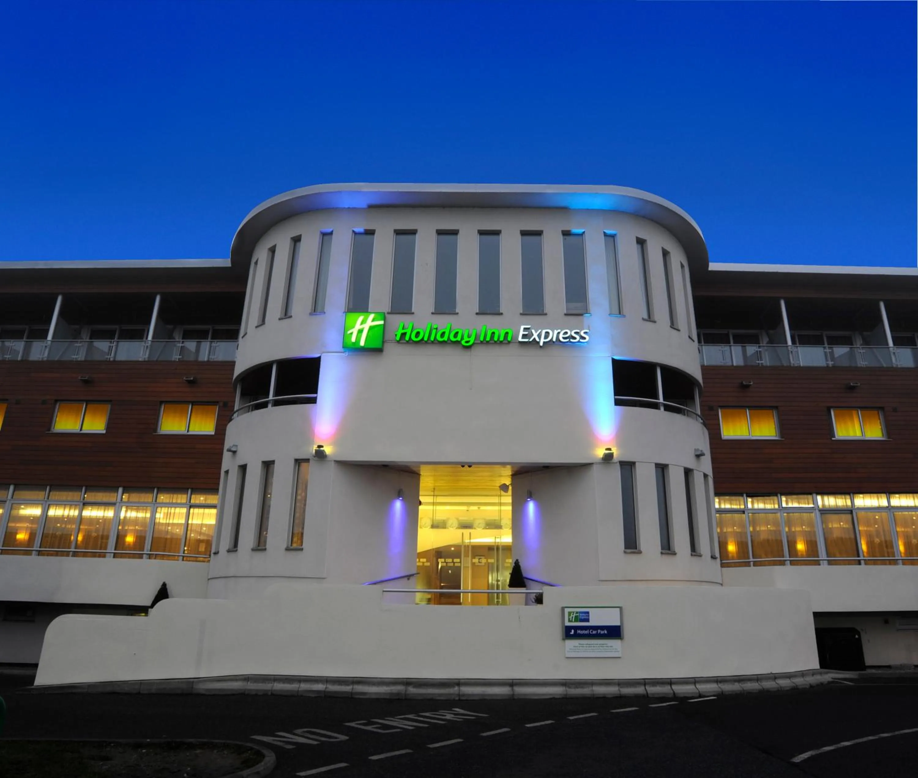 Facade/entrance, Property Building in Holiday Inn Express Crewe