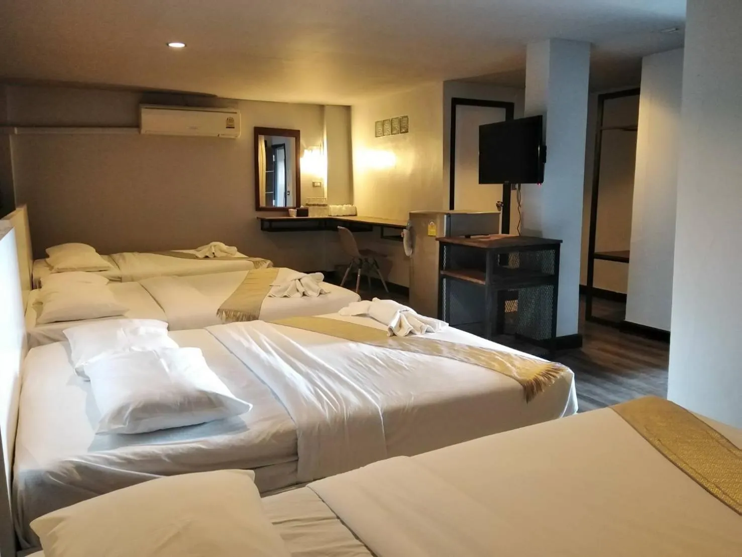 Standard Family Room With Two Bathroom in Pimpimarn Hotel