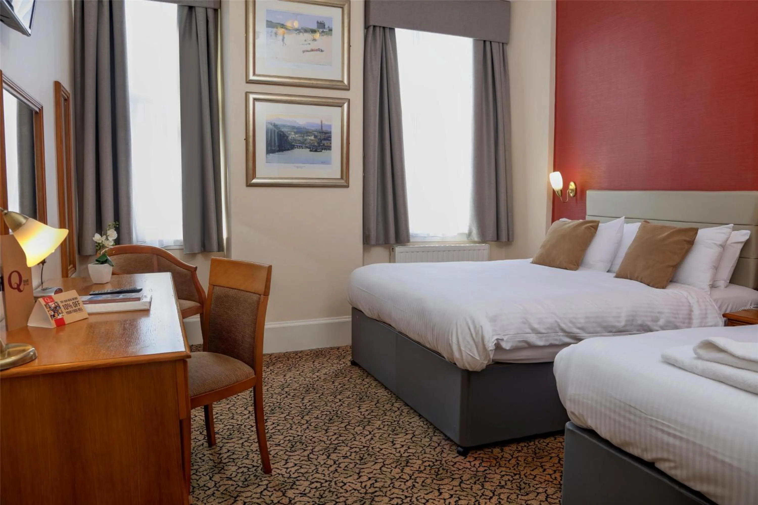 Family Room with Double and Single Beds in Best Western Queens Hotel