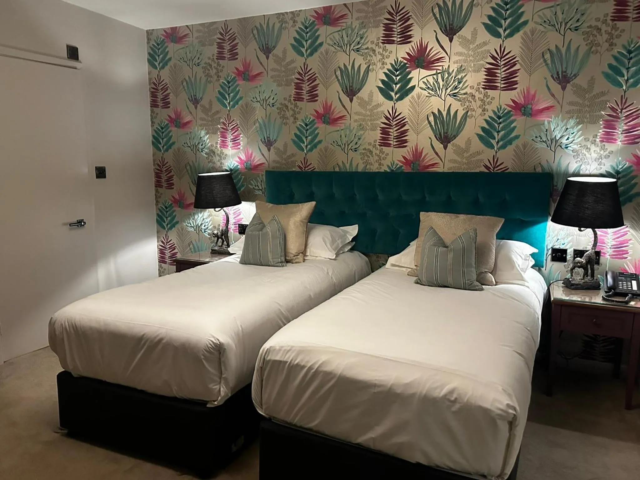 Twin (Two 3ft Beds) / Superking Room (No Pets) in The George Hotel Easingwold