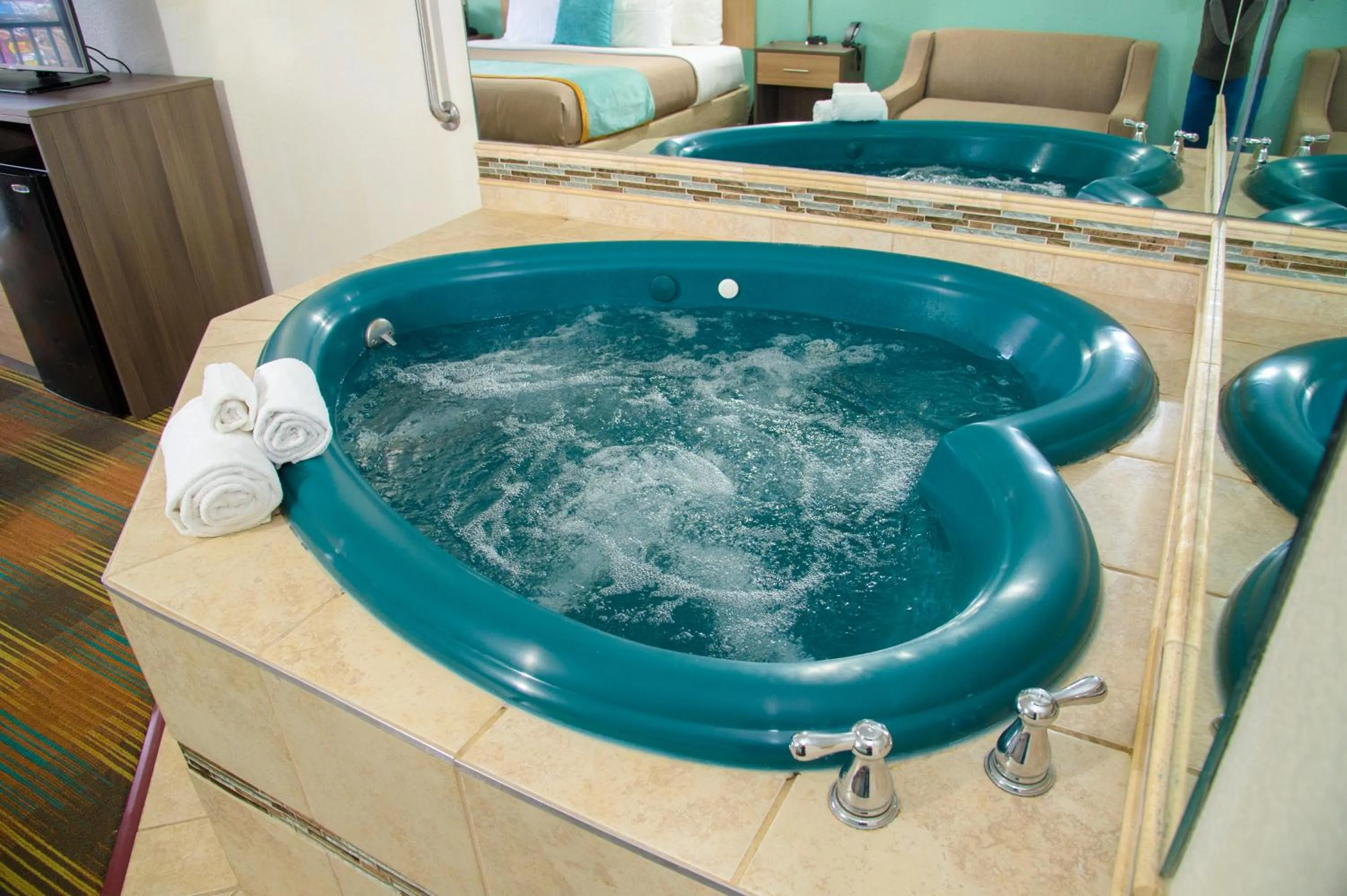 King Suite with Hot Tub in Pigeon River Inn