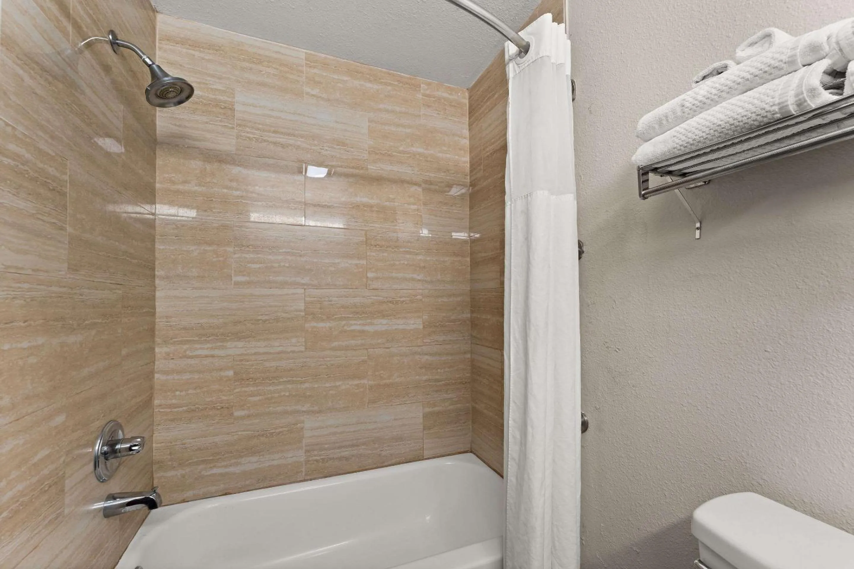 Queen Room with Two Queen Beds - Non-Smoking in Quality Inn Sandersville