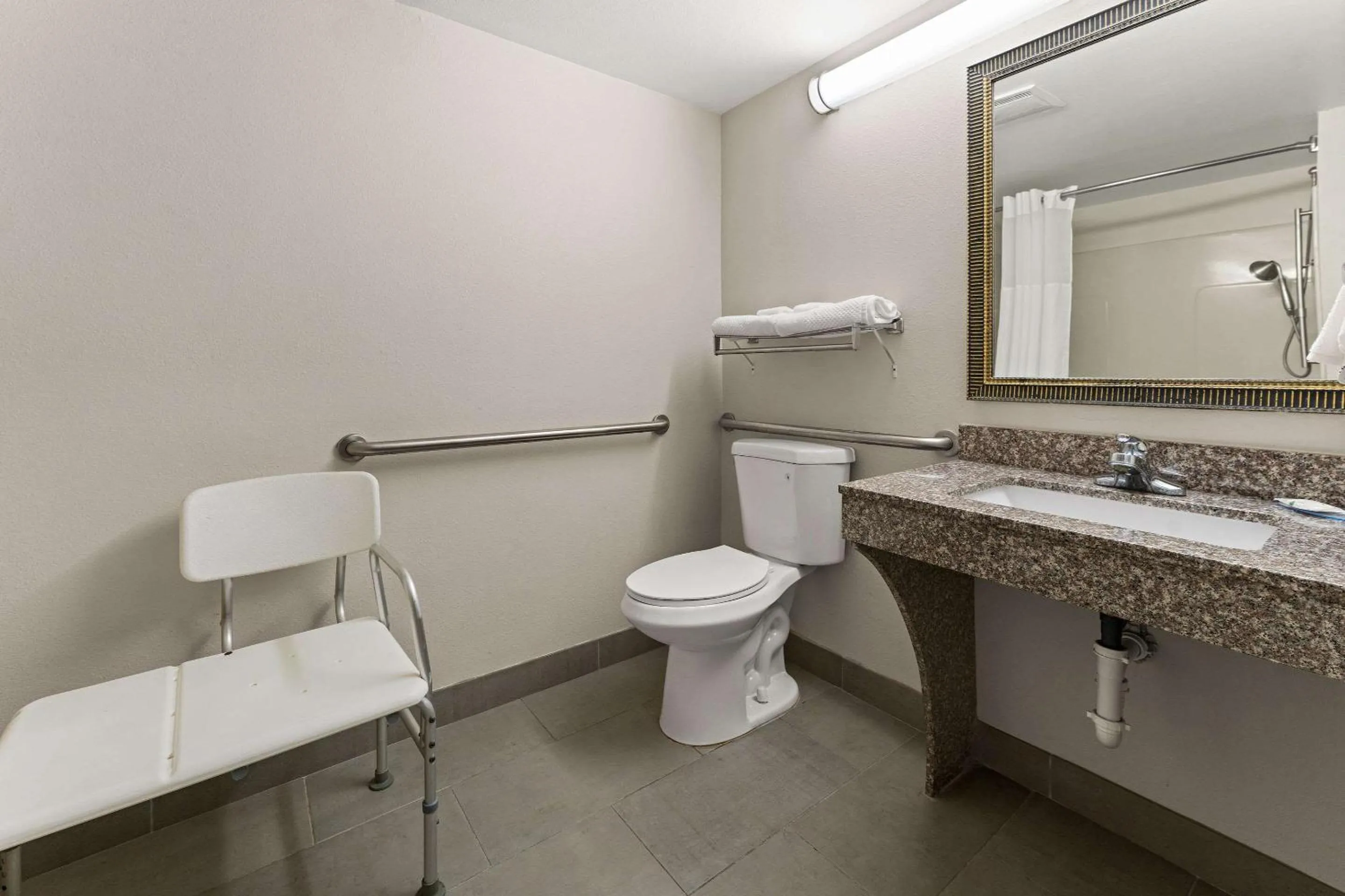 King Room - Accessible/Non-Smoking in Quality Inn Sandersville