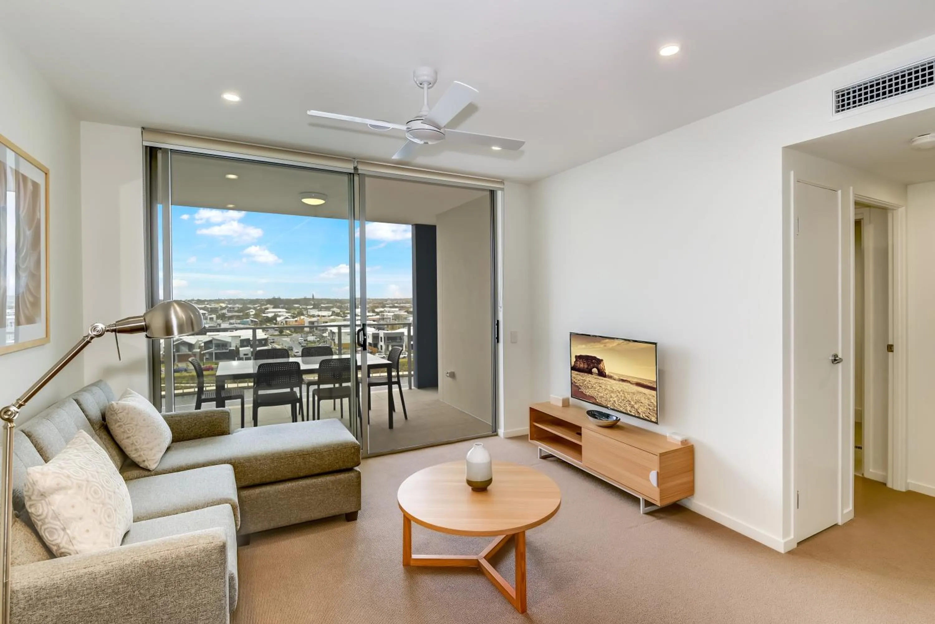 Three-Bedroom Dual Key Apartment in Aquarius Kawana