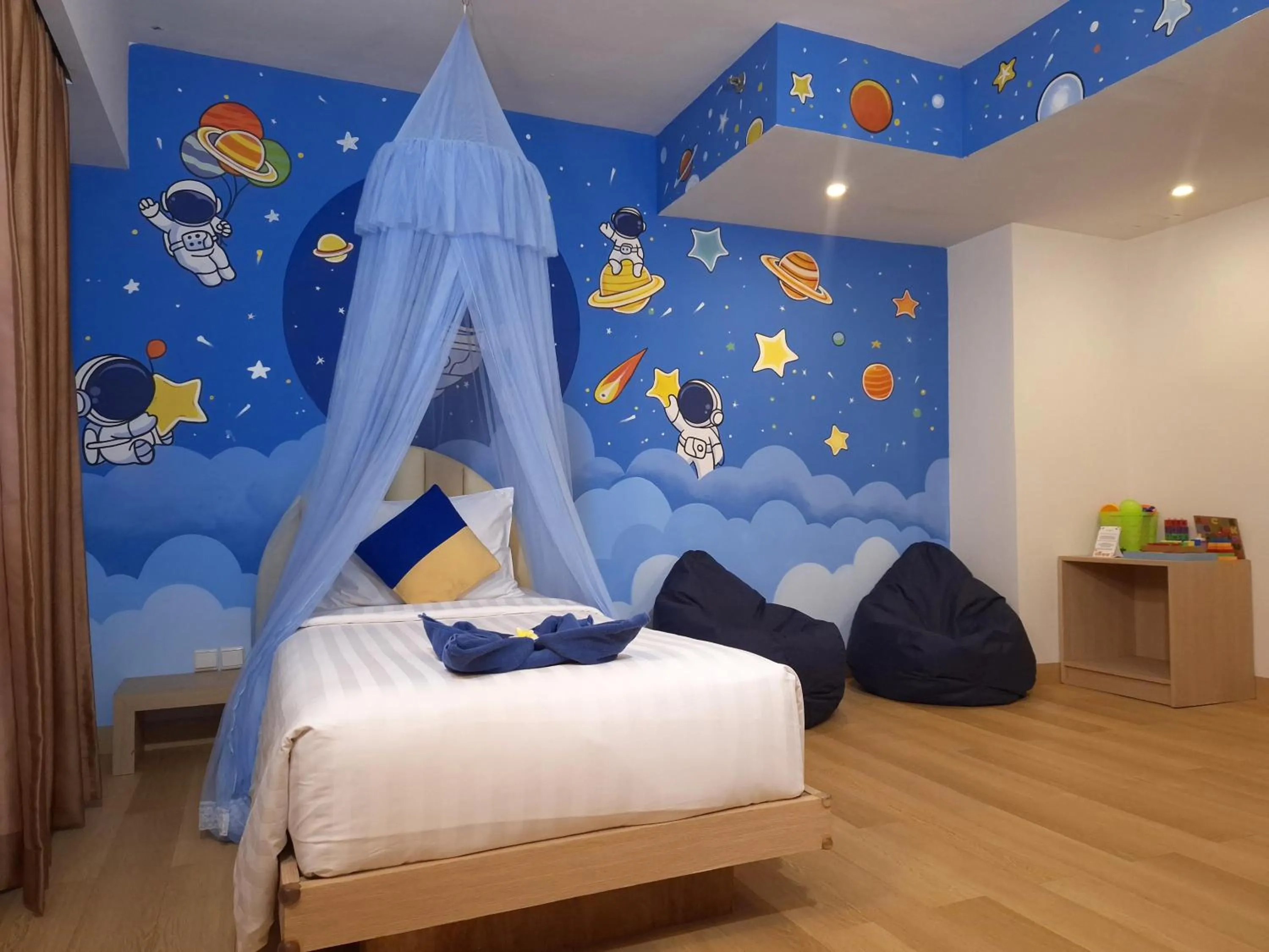 Thematic Family Room with Free Pizza in Kuta Beach Hotel