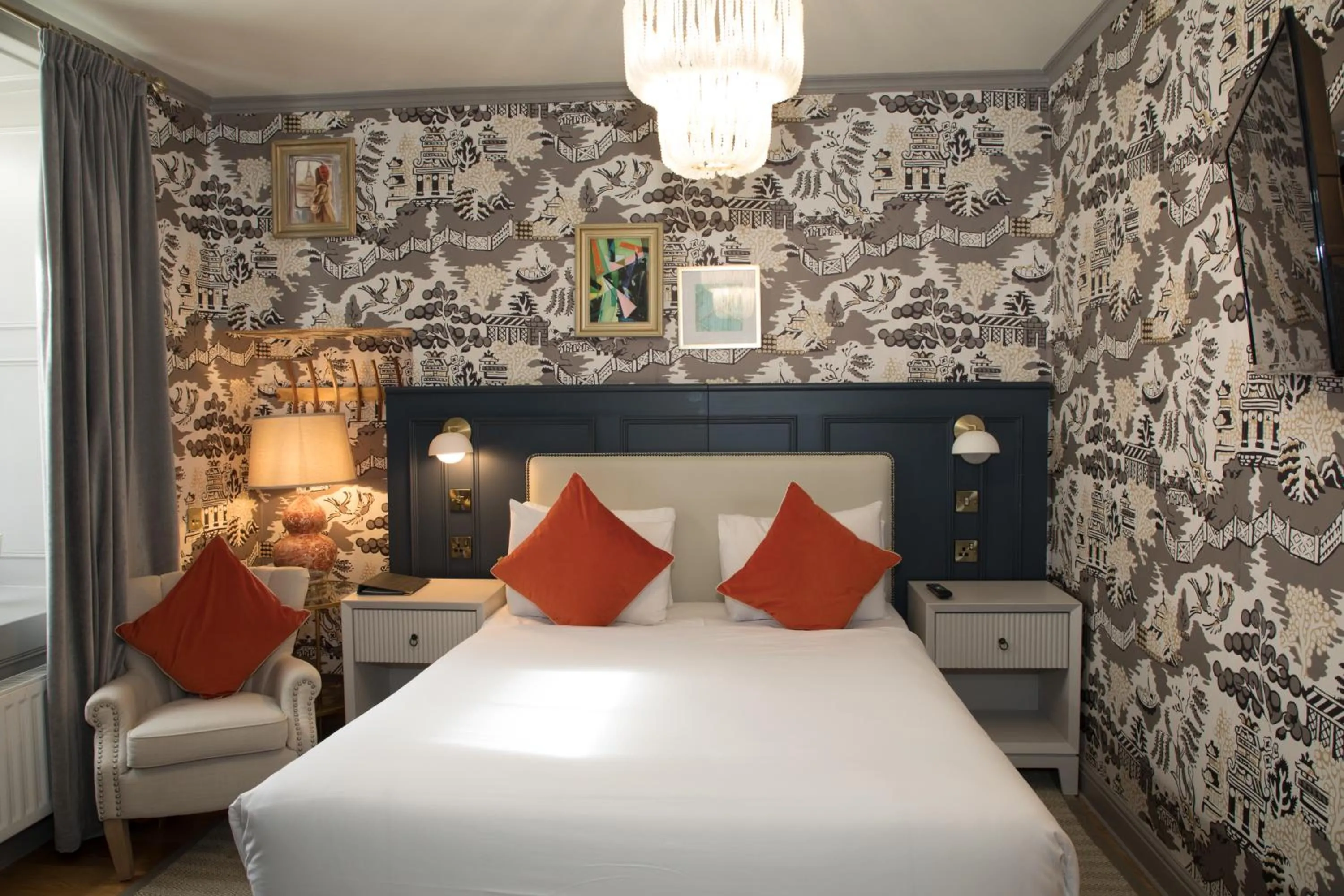 Traditional Standard Room in Henrietta House, a member of Radisson Individuals