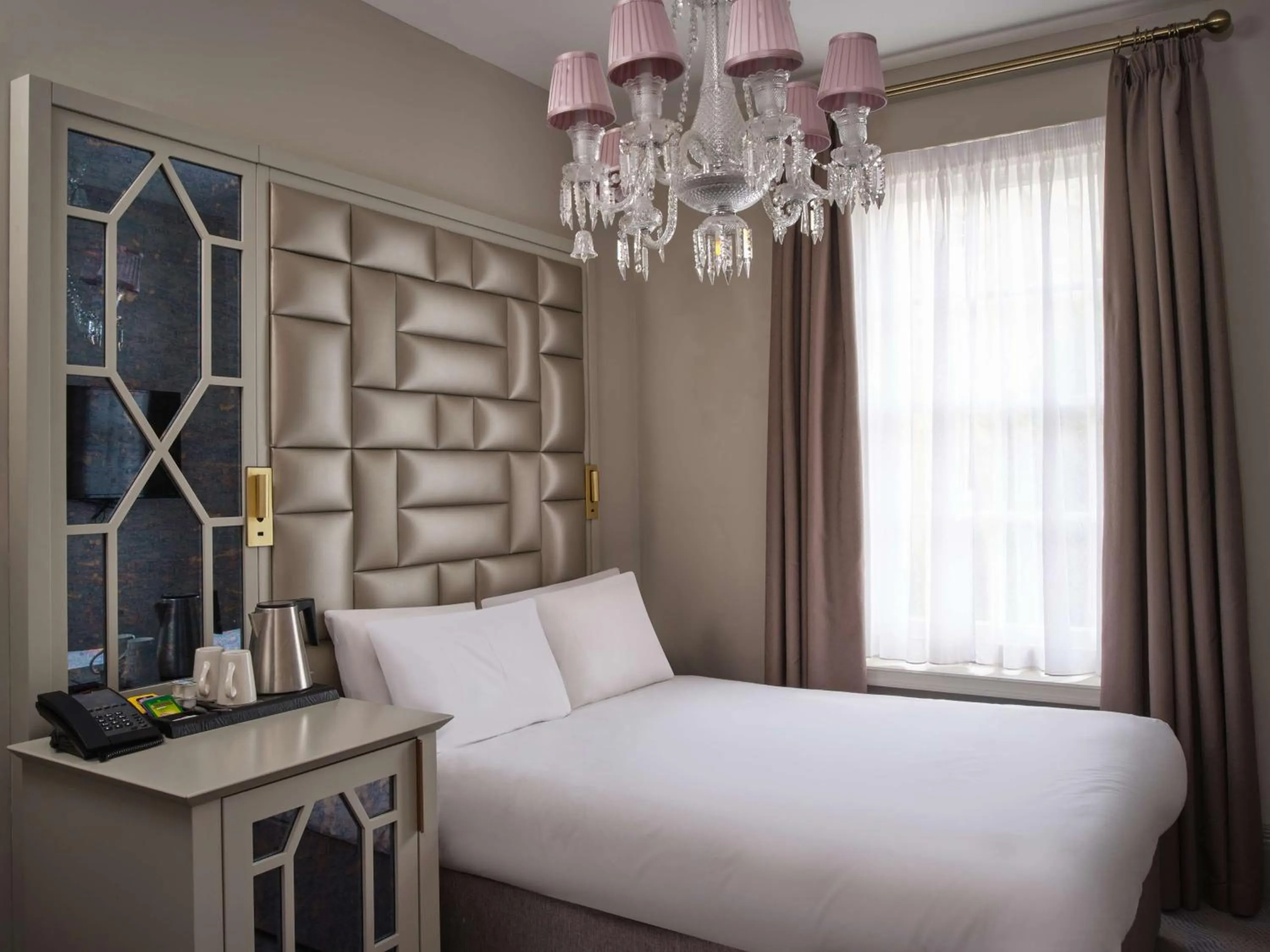 Boutique Cozy Room in Henrietta House, a member of Radisson Individuals