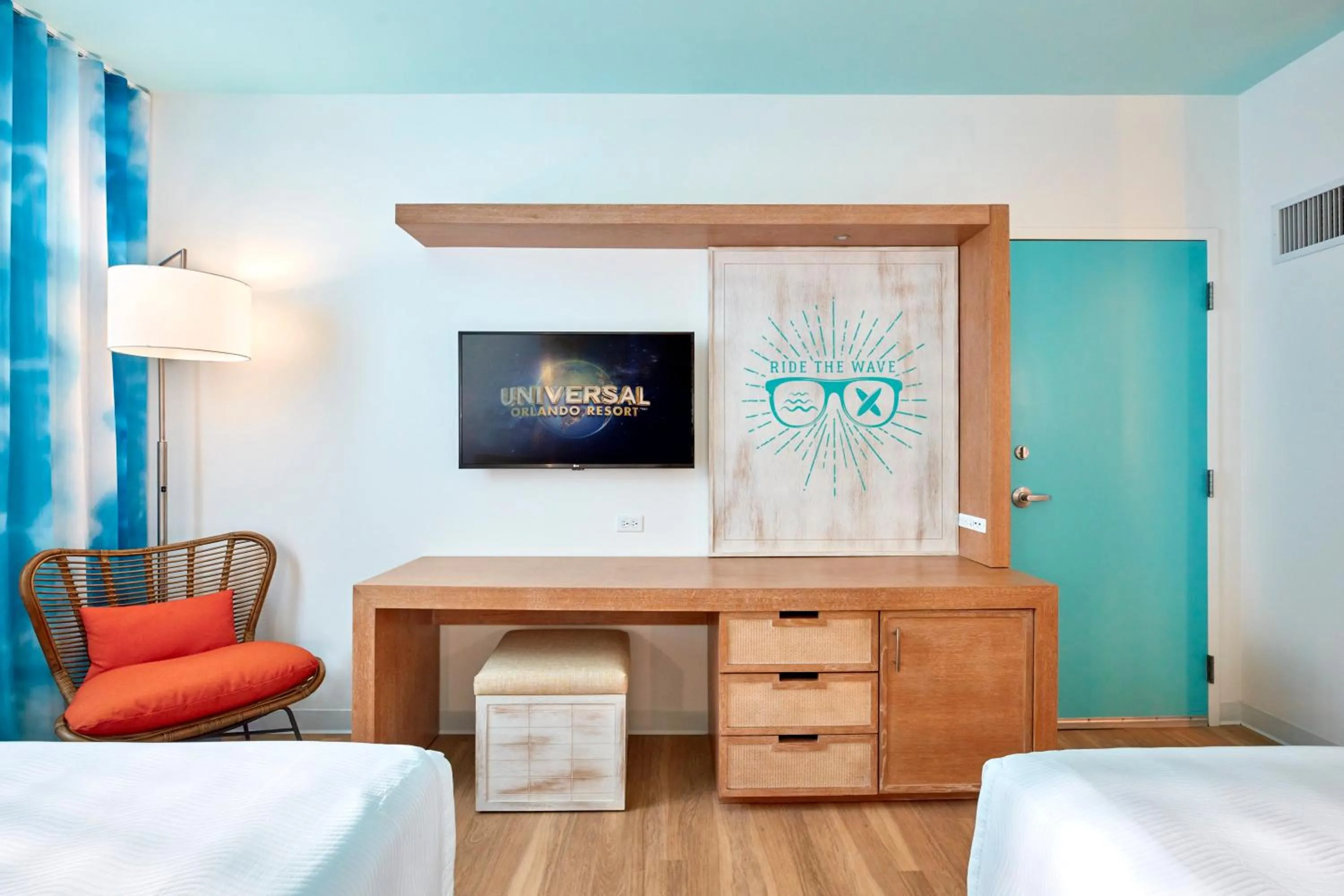 Standard Room Hearing Accessible (Includes Early Park Admission*) in Universal's Endless Summer Resort - Surfside Inn and Suites