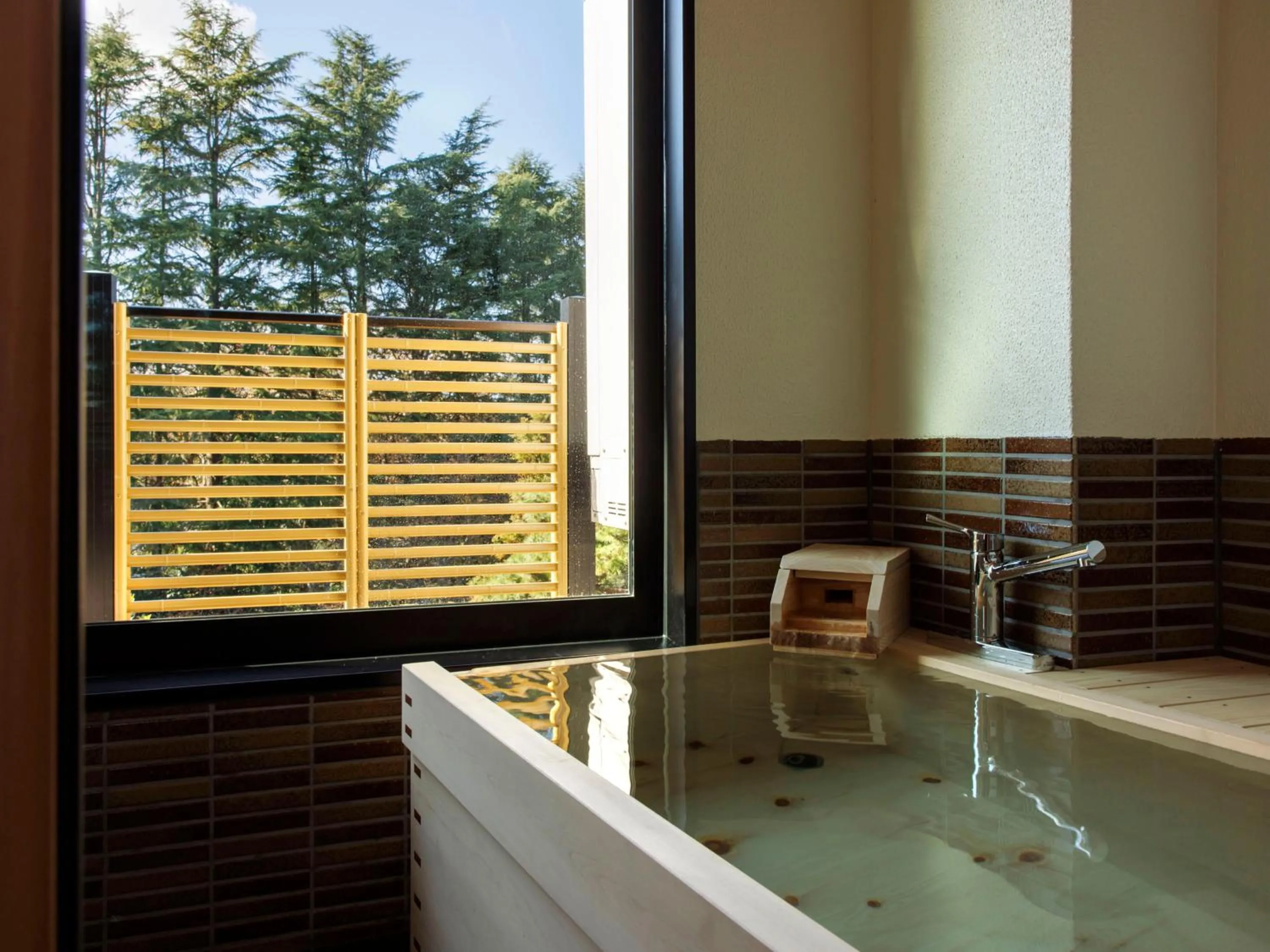 Japanese-style Room (12 Tatami Mats) with Private Semi-Open-Air Hot Spring Bath - single occupancy - Main Wing Zuiun in Matsusaki