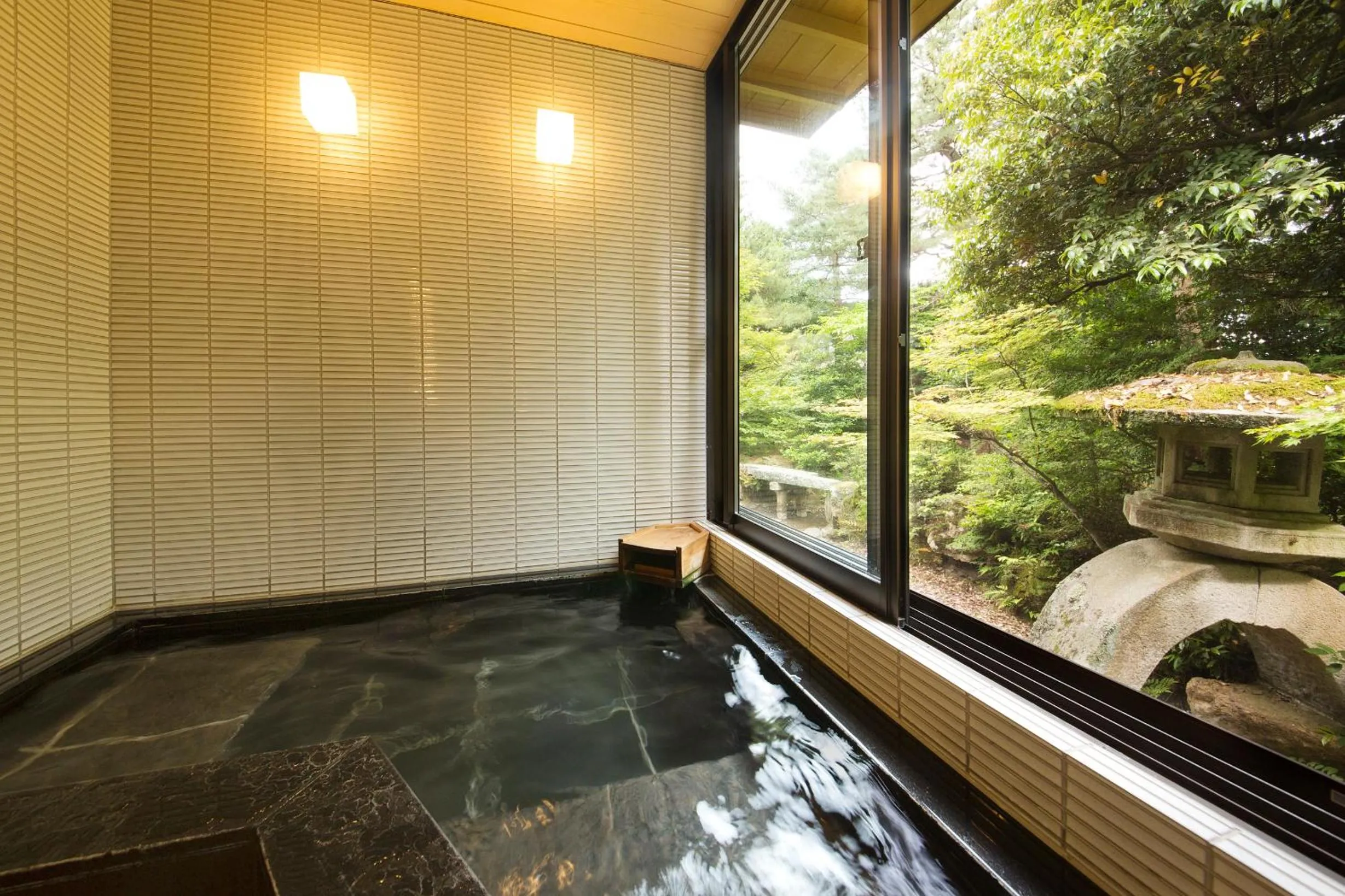 Japanese-style Western Room with Bed & Private Semi-Open-Air Hot Spring Bath - single occupancy - Momoyamaan Wabisuke in Matsusaki