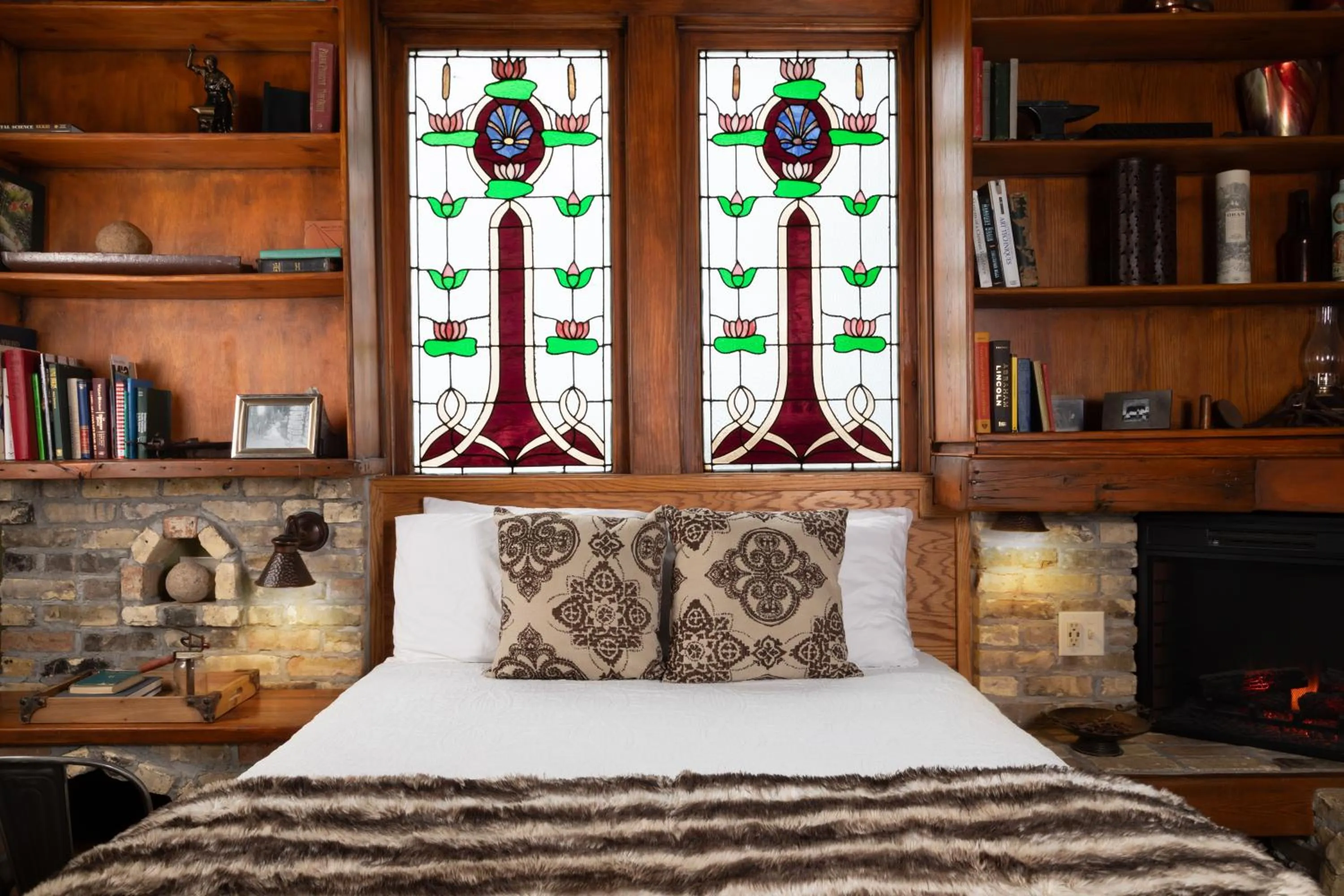 Queen Room in 300 Clifton