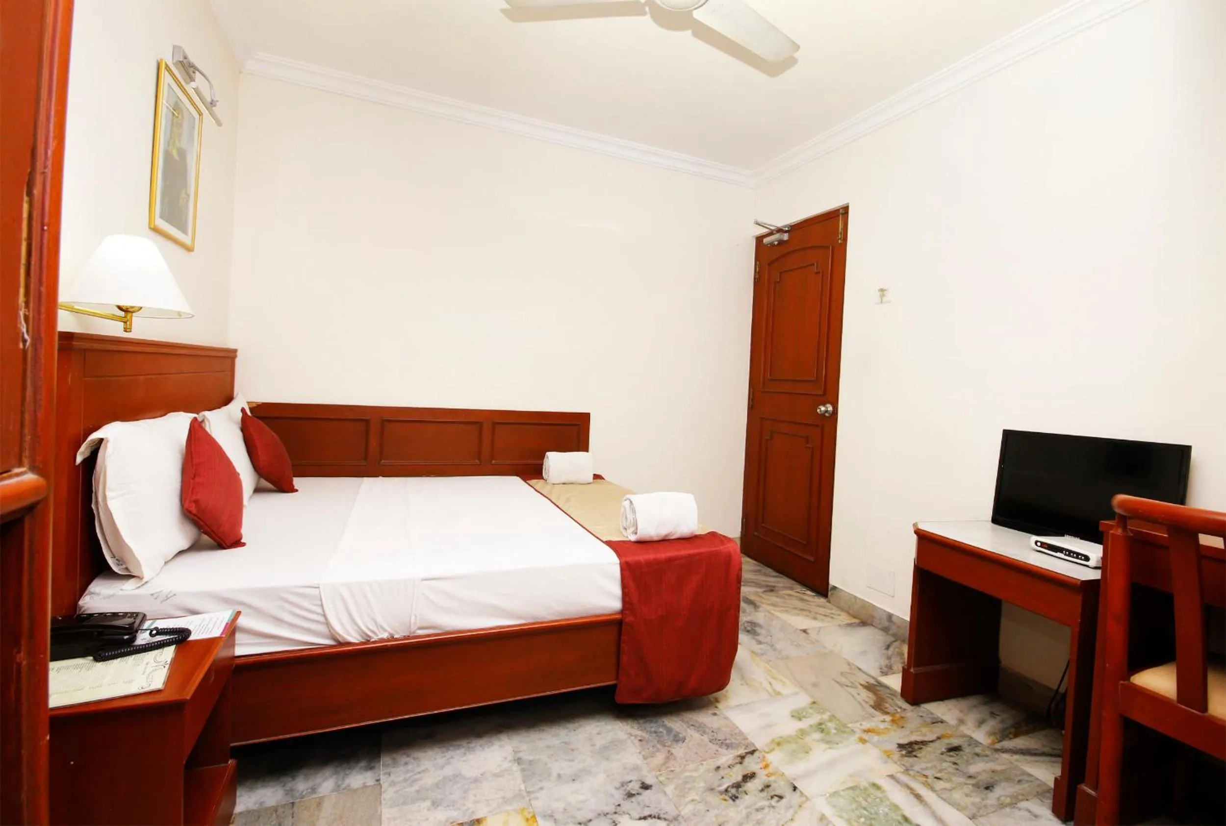Standard Double or Twin Room (no AC) in Hotel Aiswarya