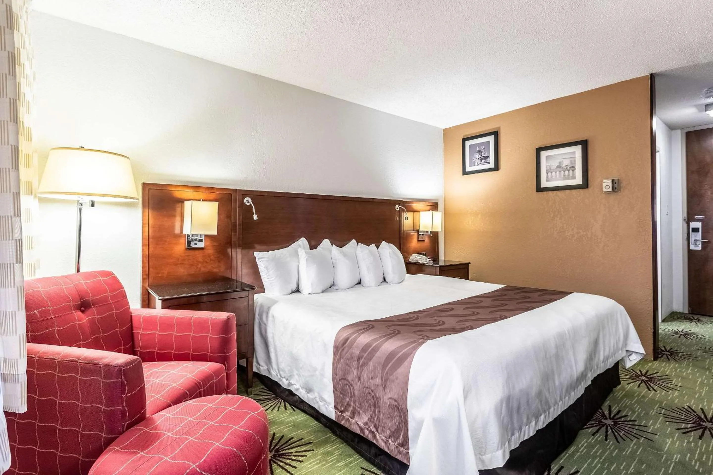King Room - Non-Smoking in Quality Inn & Suites Albert Lea