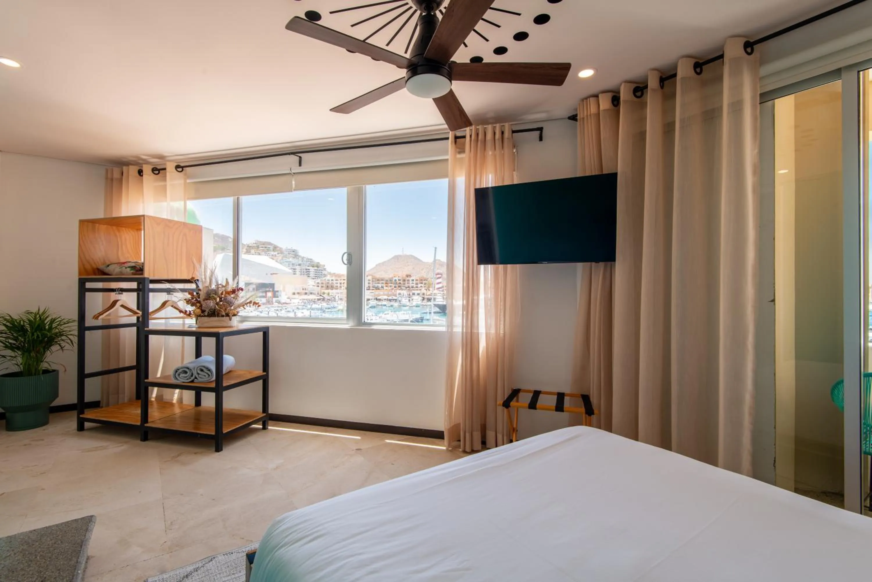 Queen Room with Balcony in Mayan Monkey Los Cabos - Social Hotel