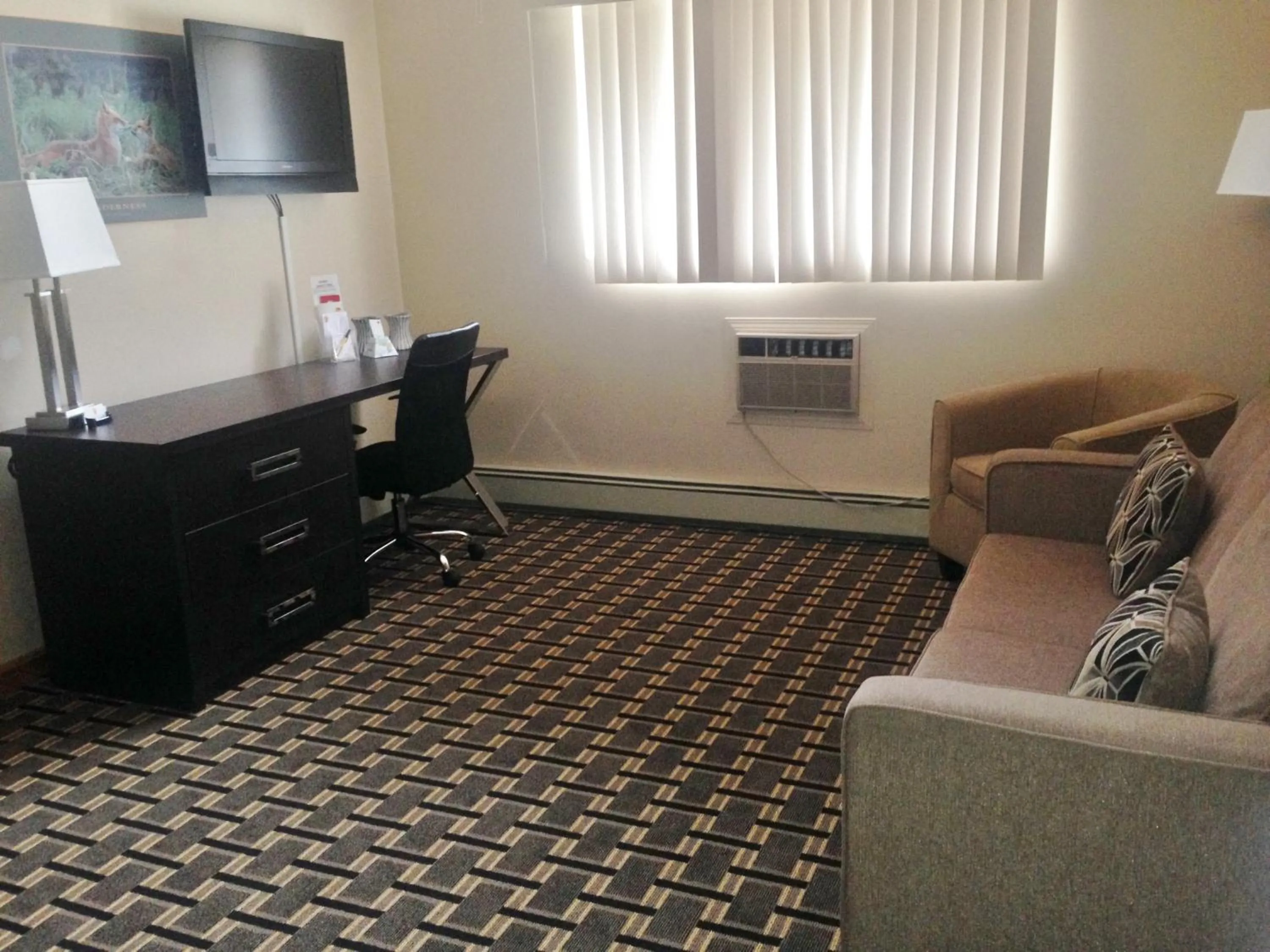 Deluxe Queen Studio with Two Queen Beds - Non-Smoking in Super 8 by Wyndham Valemount