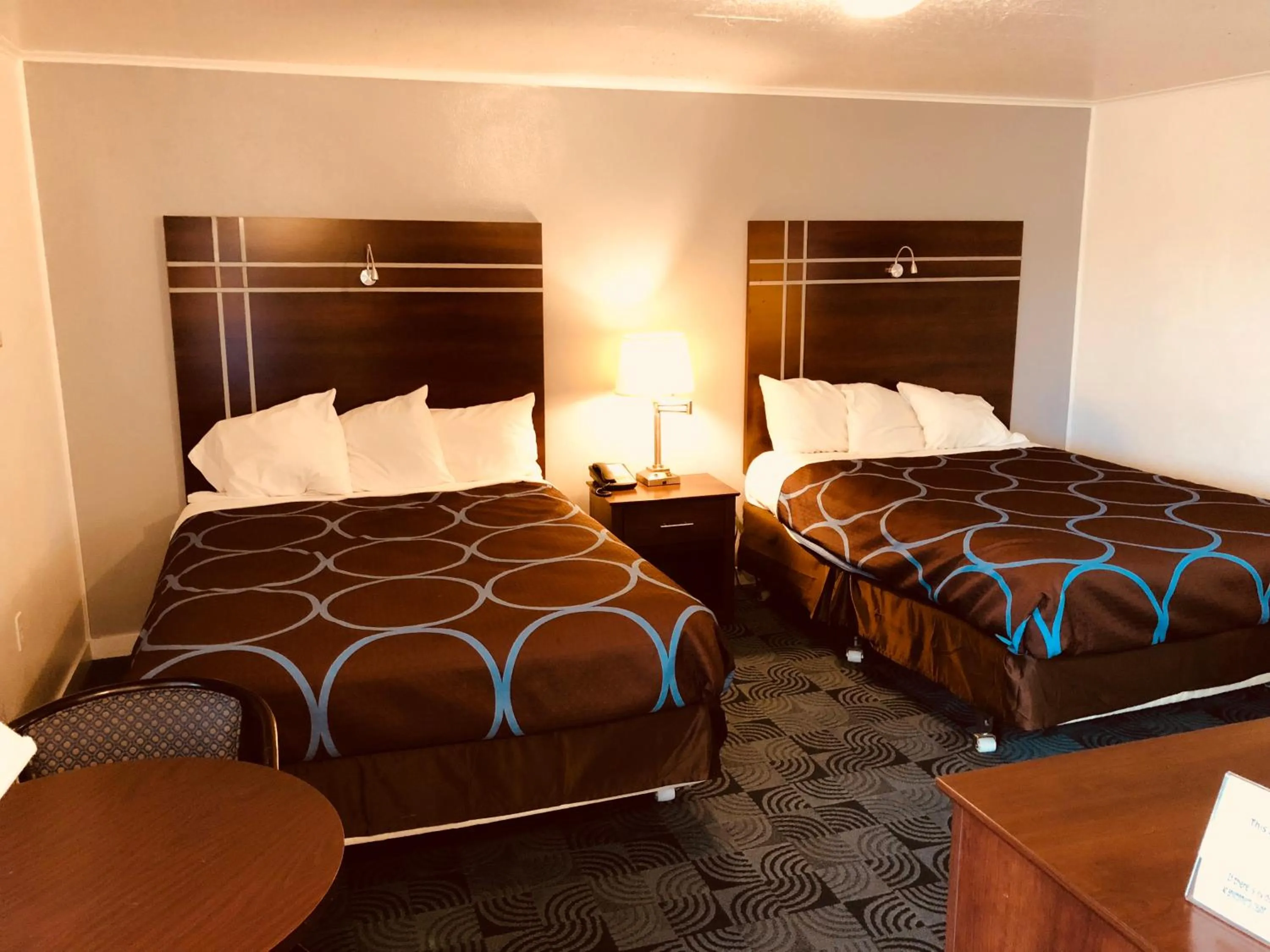 Queen Room with Two Queen Beds in Berkshire Inn