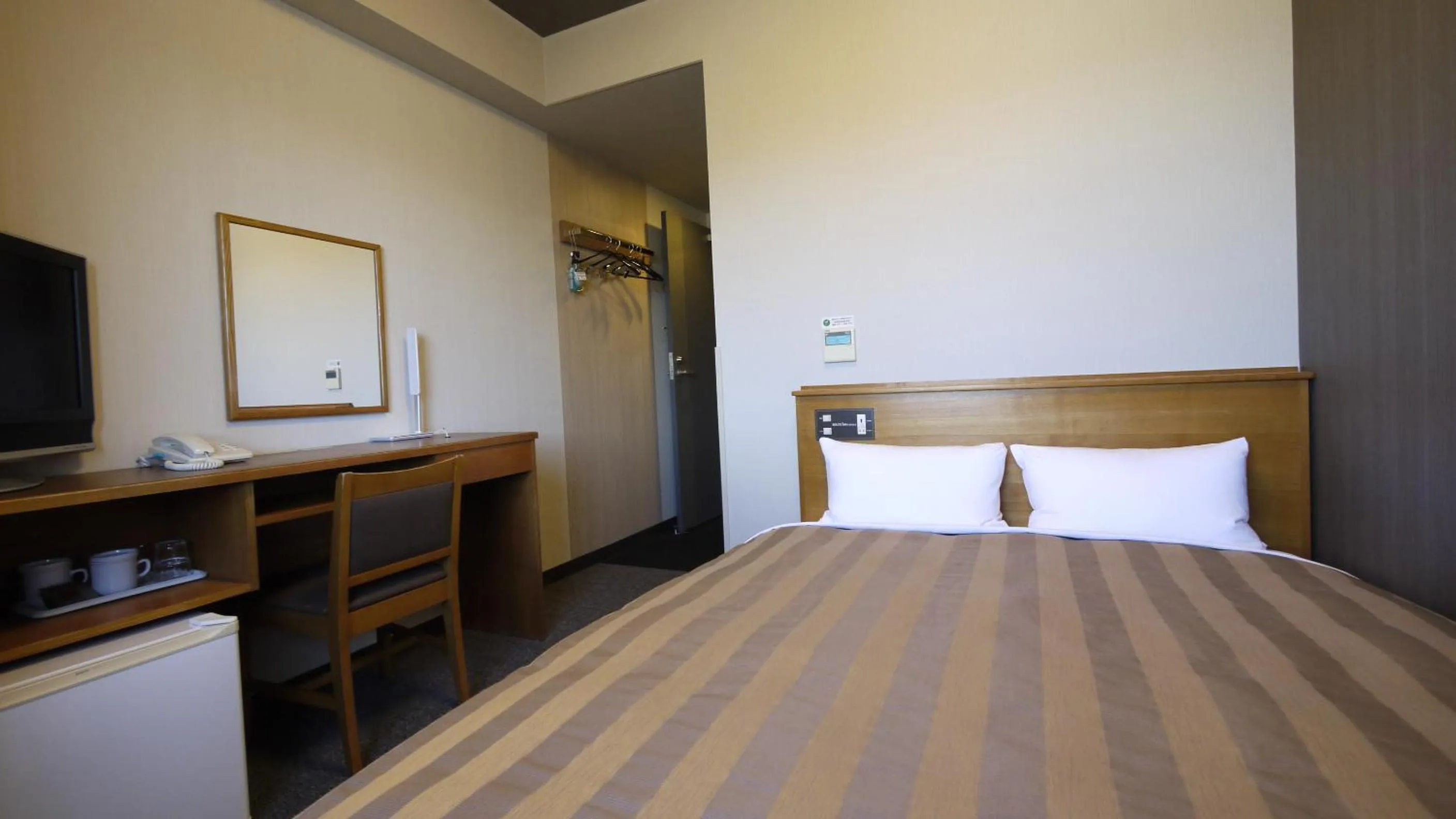 Double Room with Small Double Bed - Smoking in Hotel Route-Inn Shin Gotemba Inter -Kokudo 246 gou-
