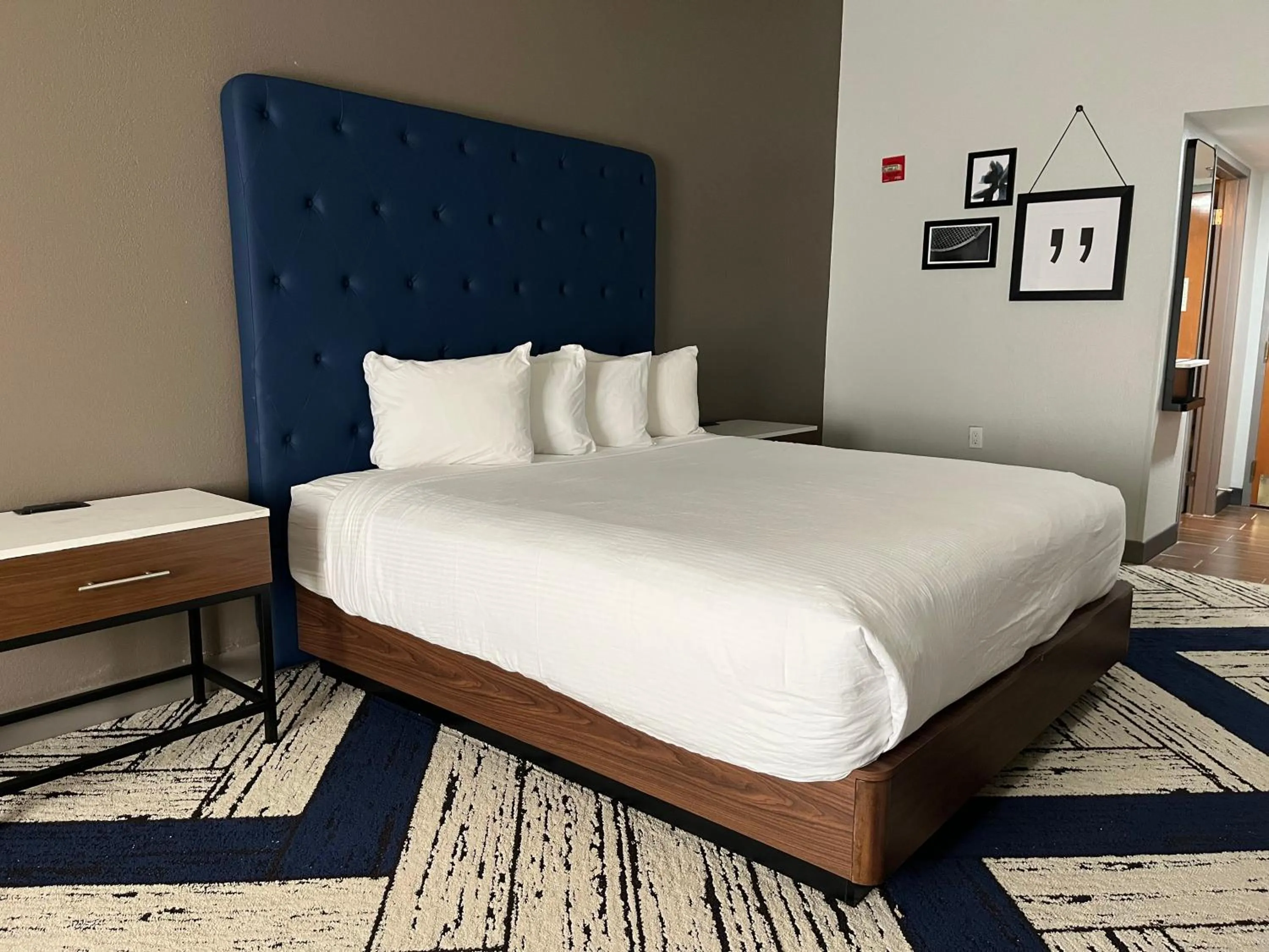 King Suite in Sky Point Hotel & Suites - Atlanta Airport