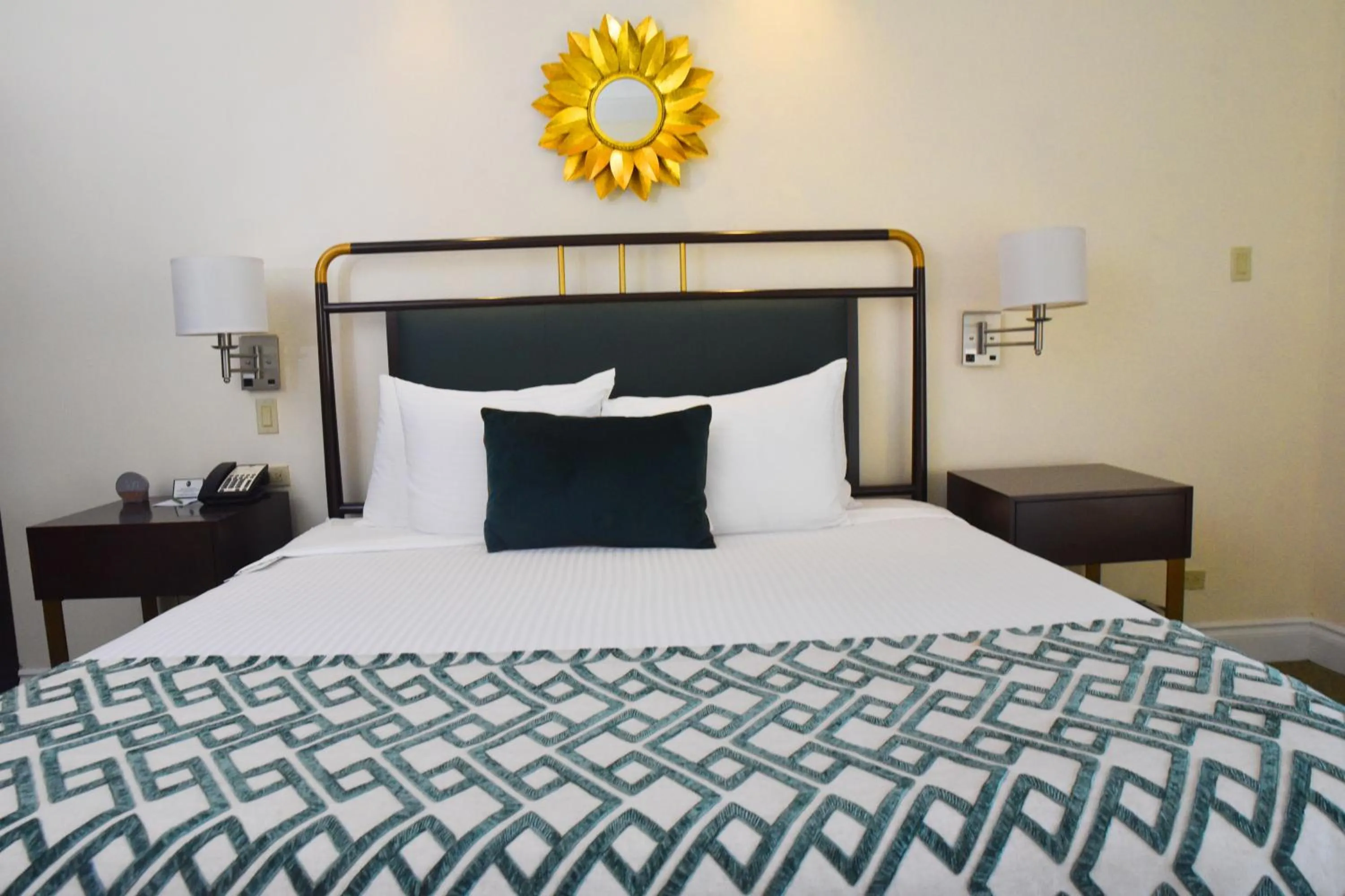 One-Bedroom King Suite with Sofa Bed in Courtleigh Hotel & Suites