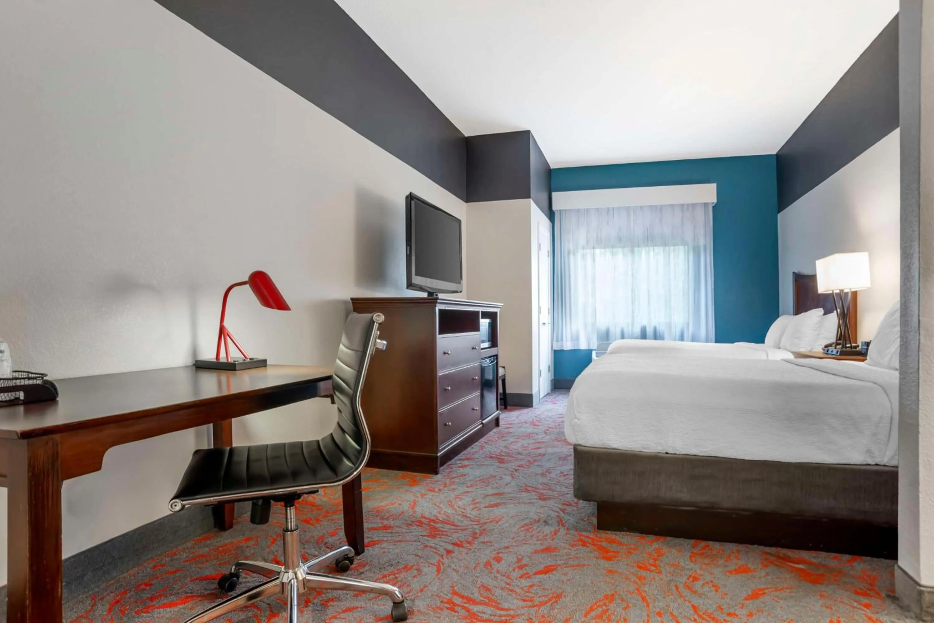 Queen Suite with Two Queen Beds and Mobility Accessible Tub in Best Western Plus Daphne