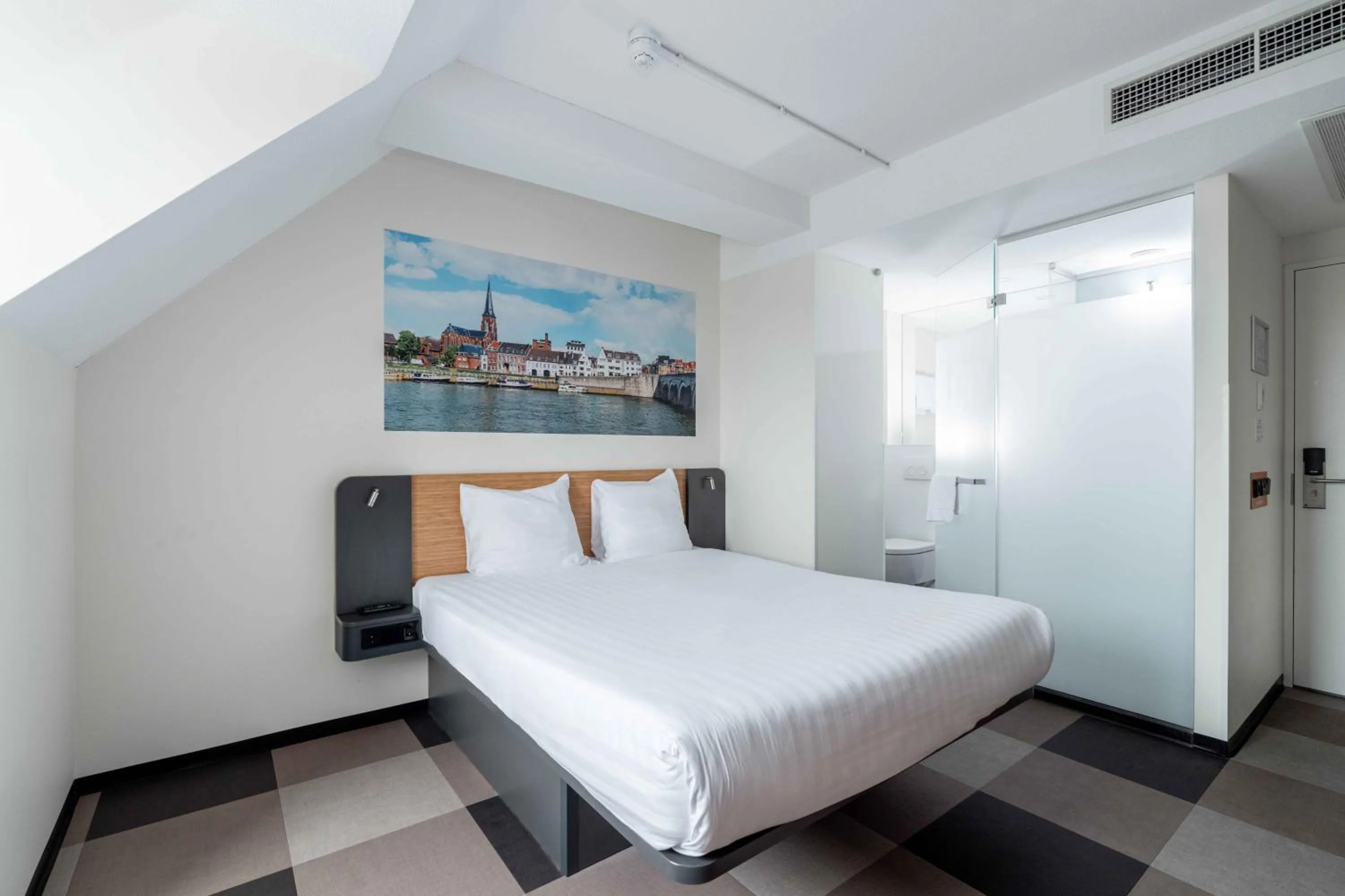 Deluxe Room in easyHotel Maastricht City Centre