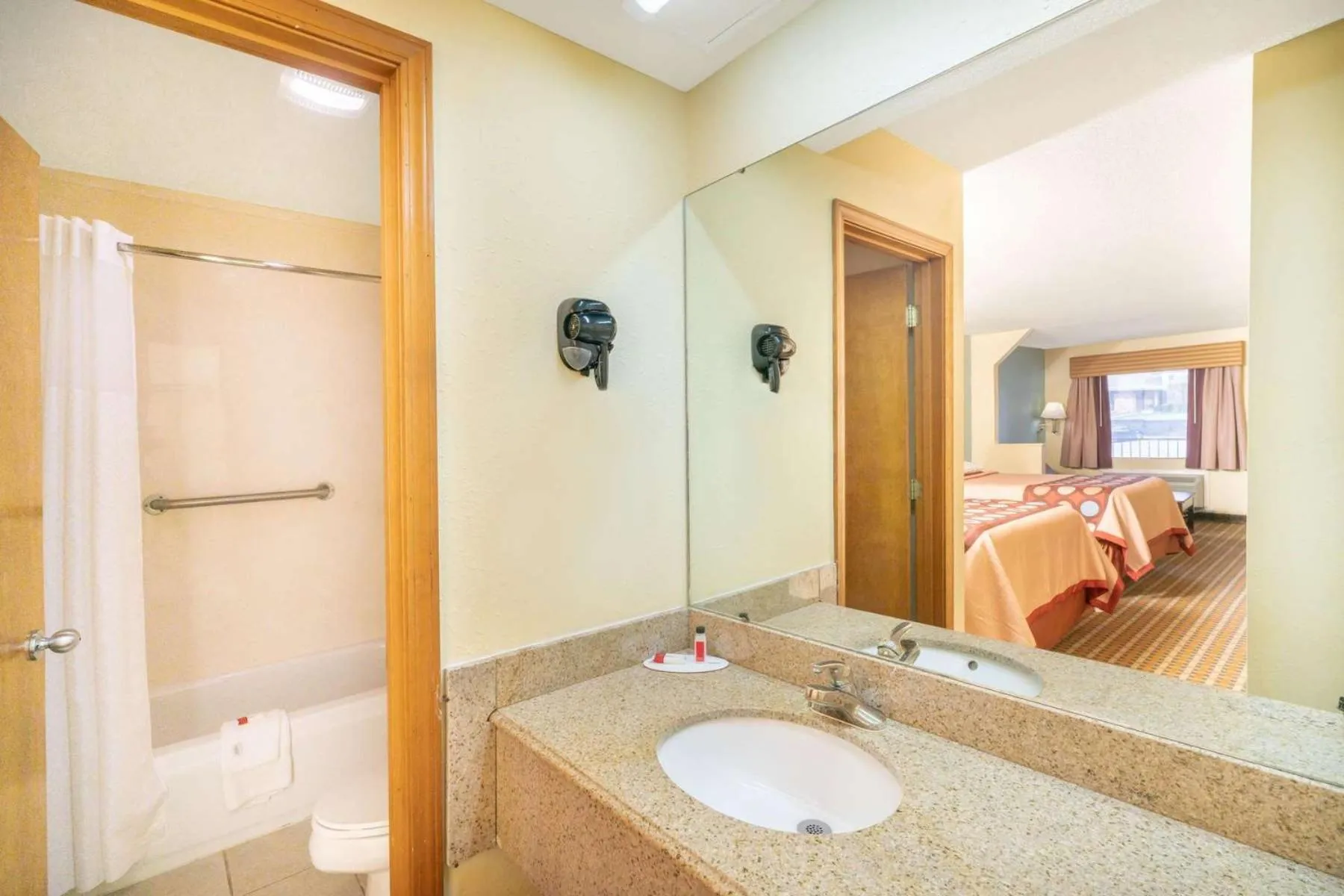 King Room - Disability Access - Non-Smoking in Super 8 by Wyndham North Little Rock/McCain