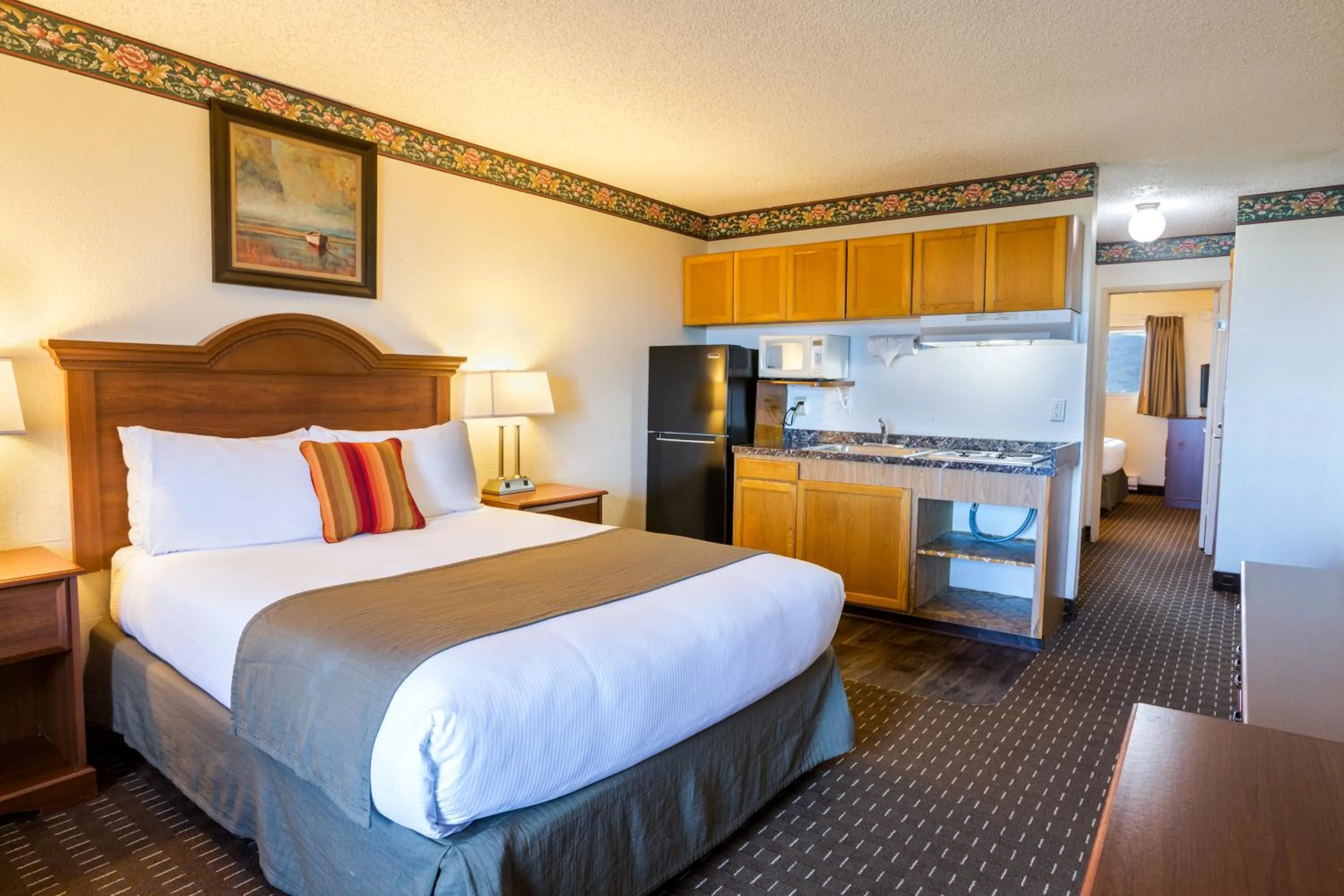 Two Queen Ocean View with Kitchenette in Ebb Tide Oceanfront Inn