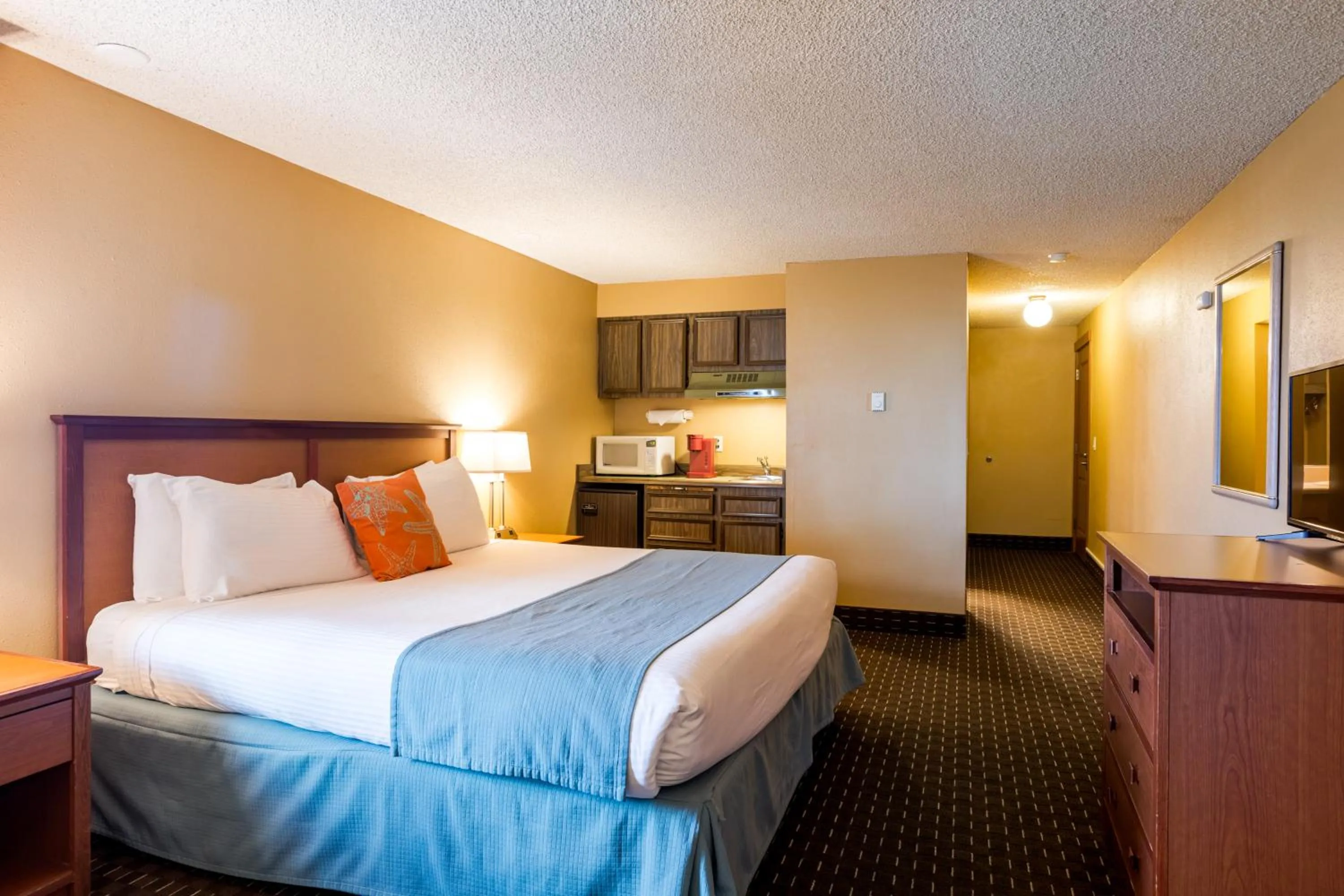 King Room - Ocean Front  in Ebb Tide Oceanfront Inn