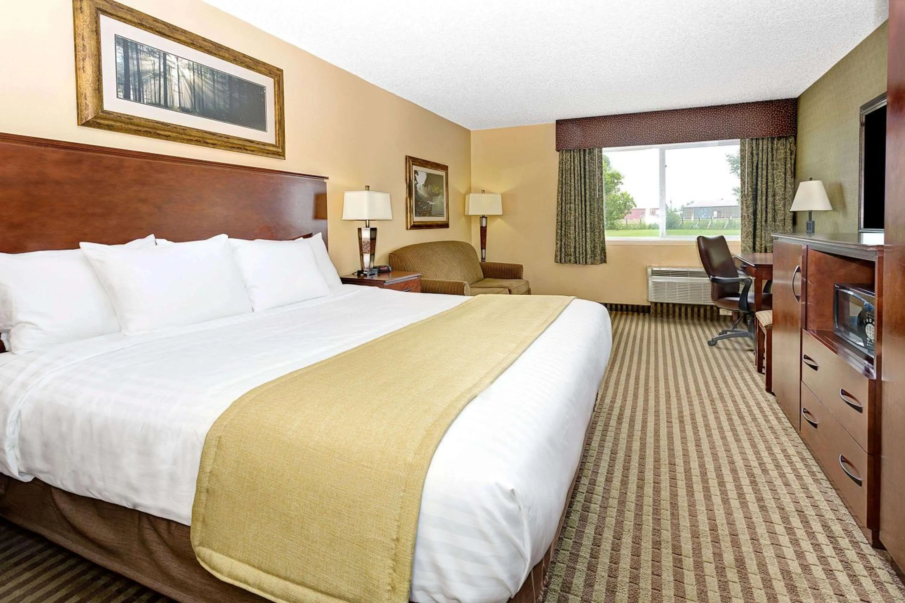 One-Bedroom Queen Room - Mobility Access/Non-Smoking in Days Inn by Wyndham Cheyenne