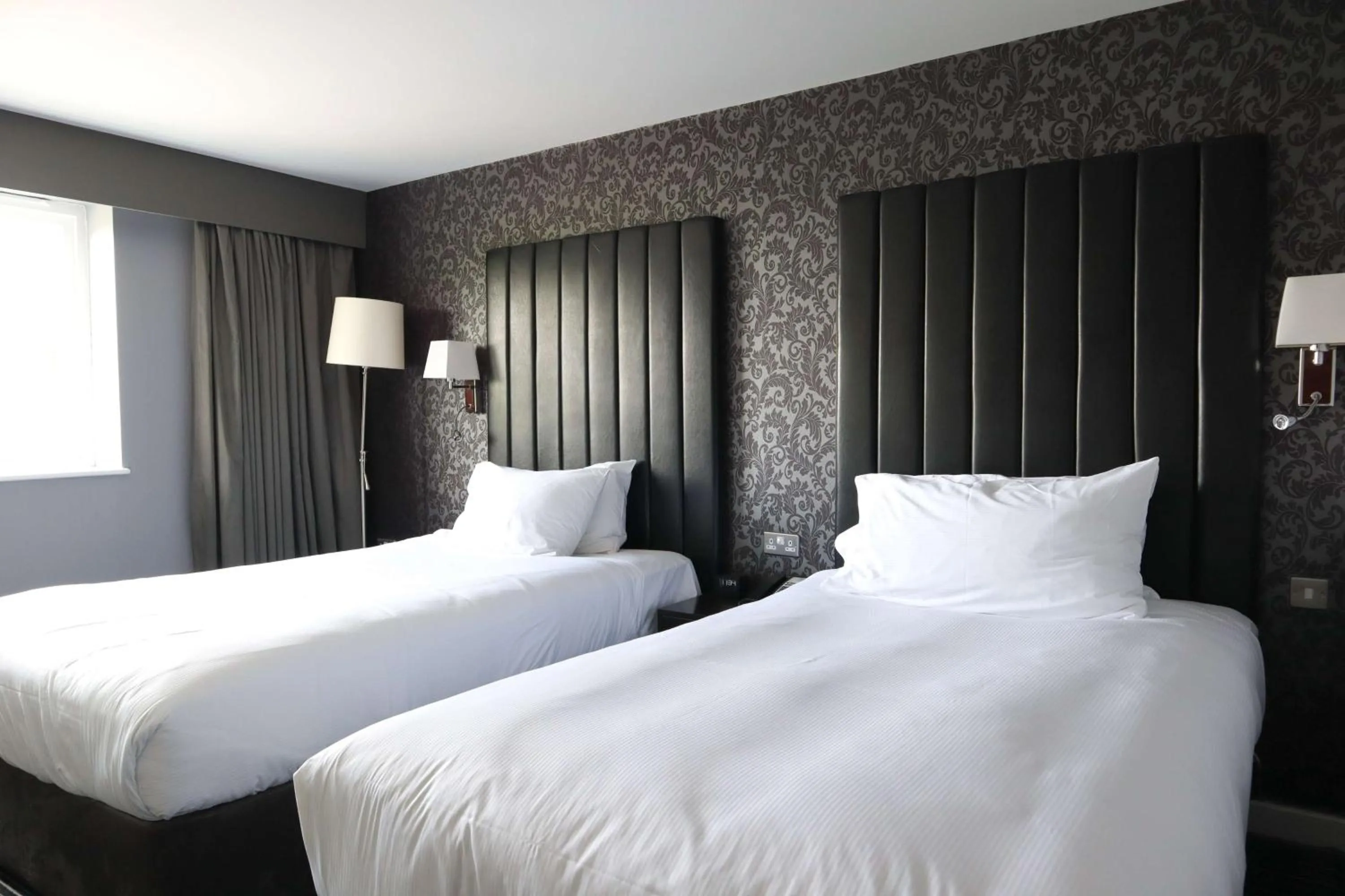 Deluxe Twin Room in DoubleTree by Hilton Bristol South - Cadbury House