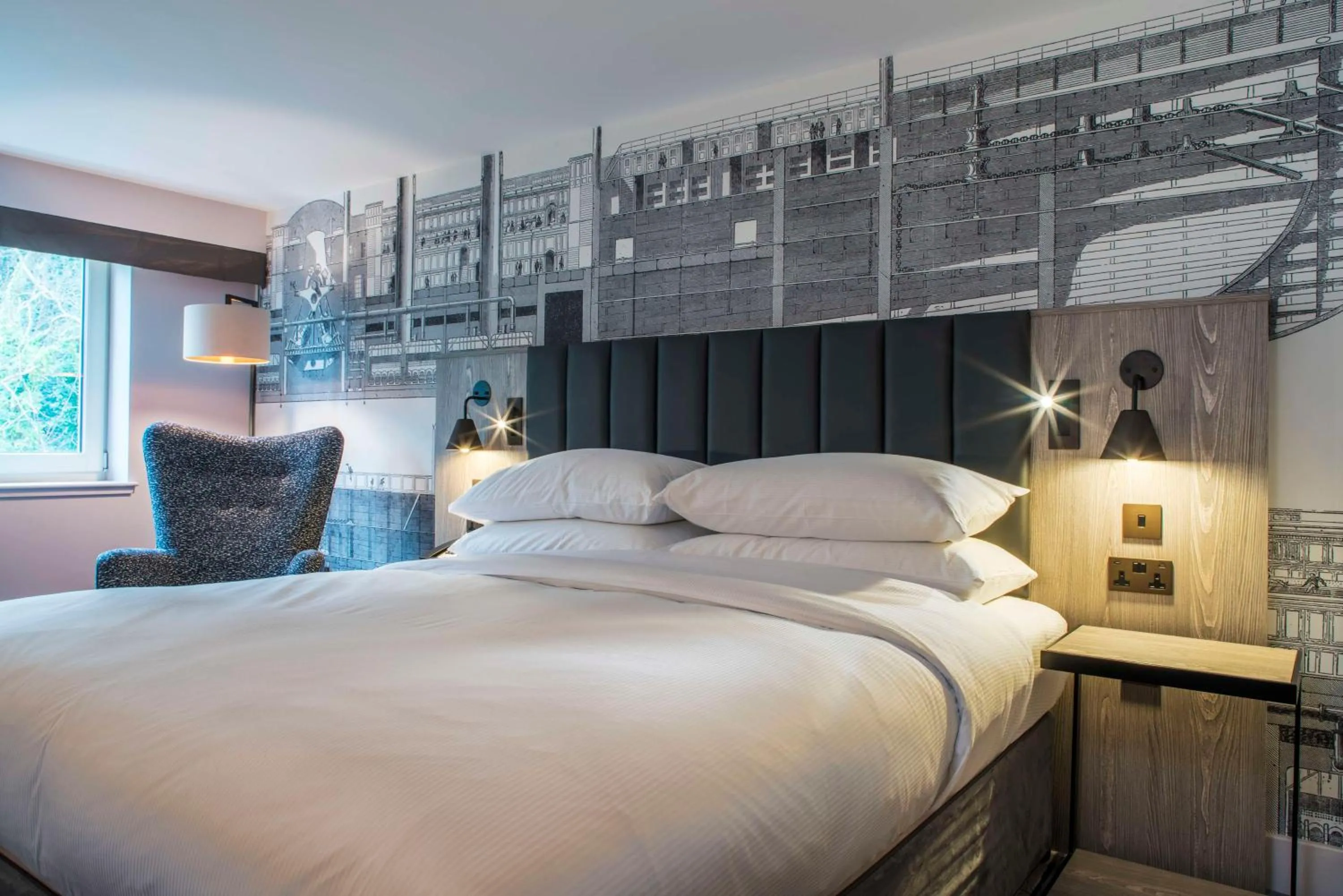 Family Double Room with Sofa Bed in DoubleTree by Hilton Bristol South - Cadbury House