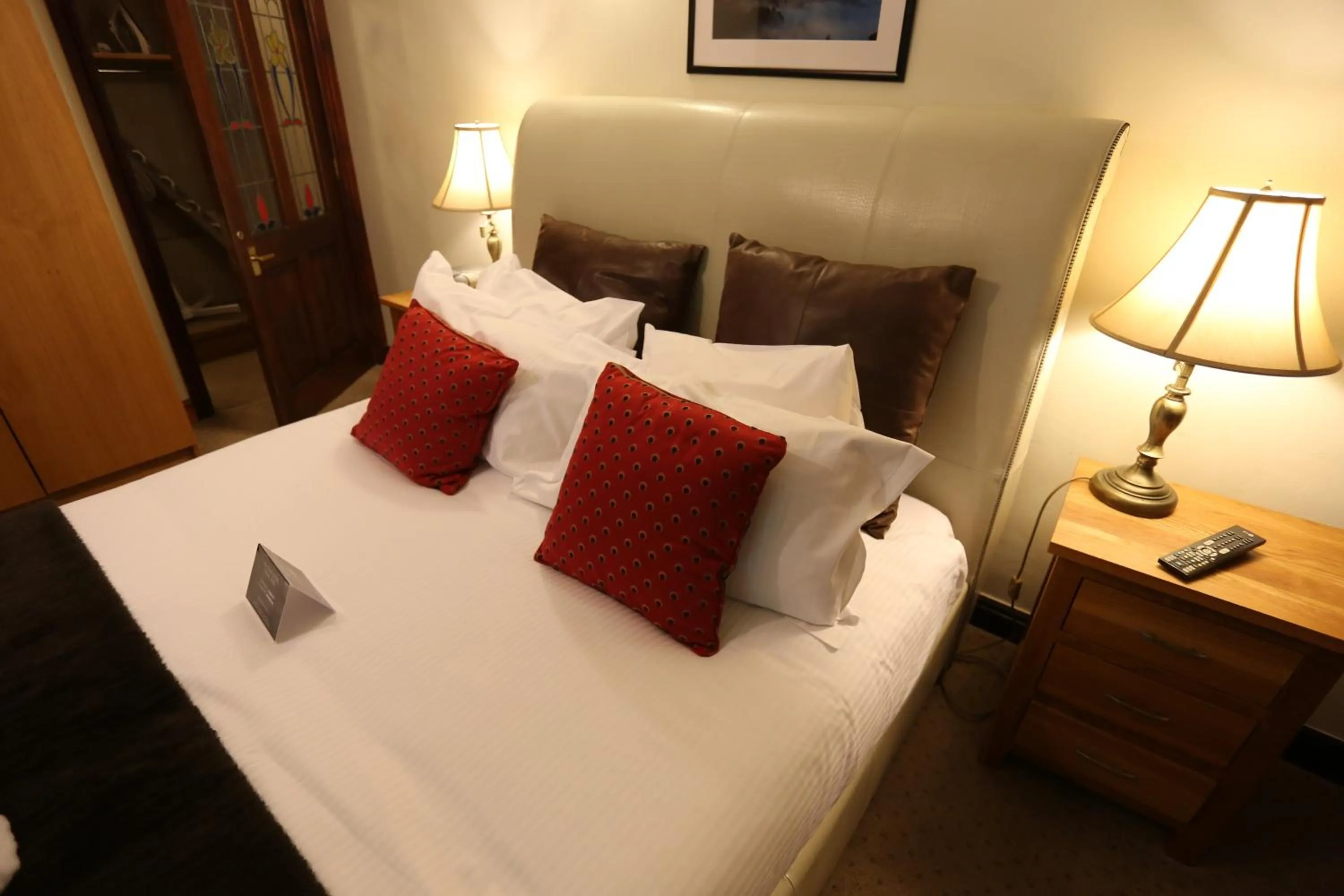 King Suite with Whirlpool in Woodlands