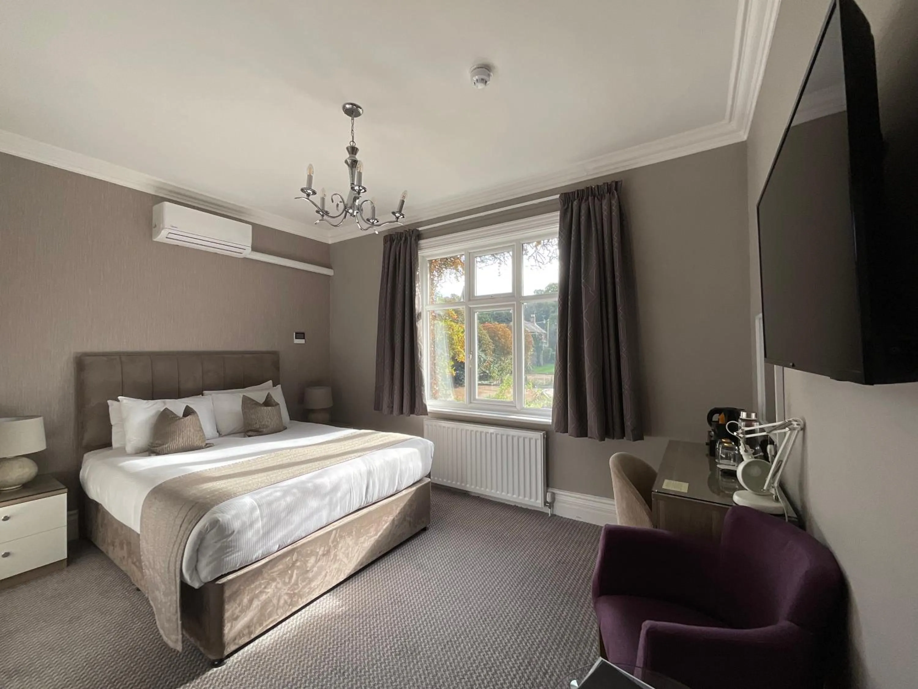 Classic King Room in The Riverside