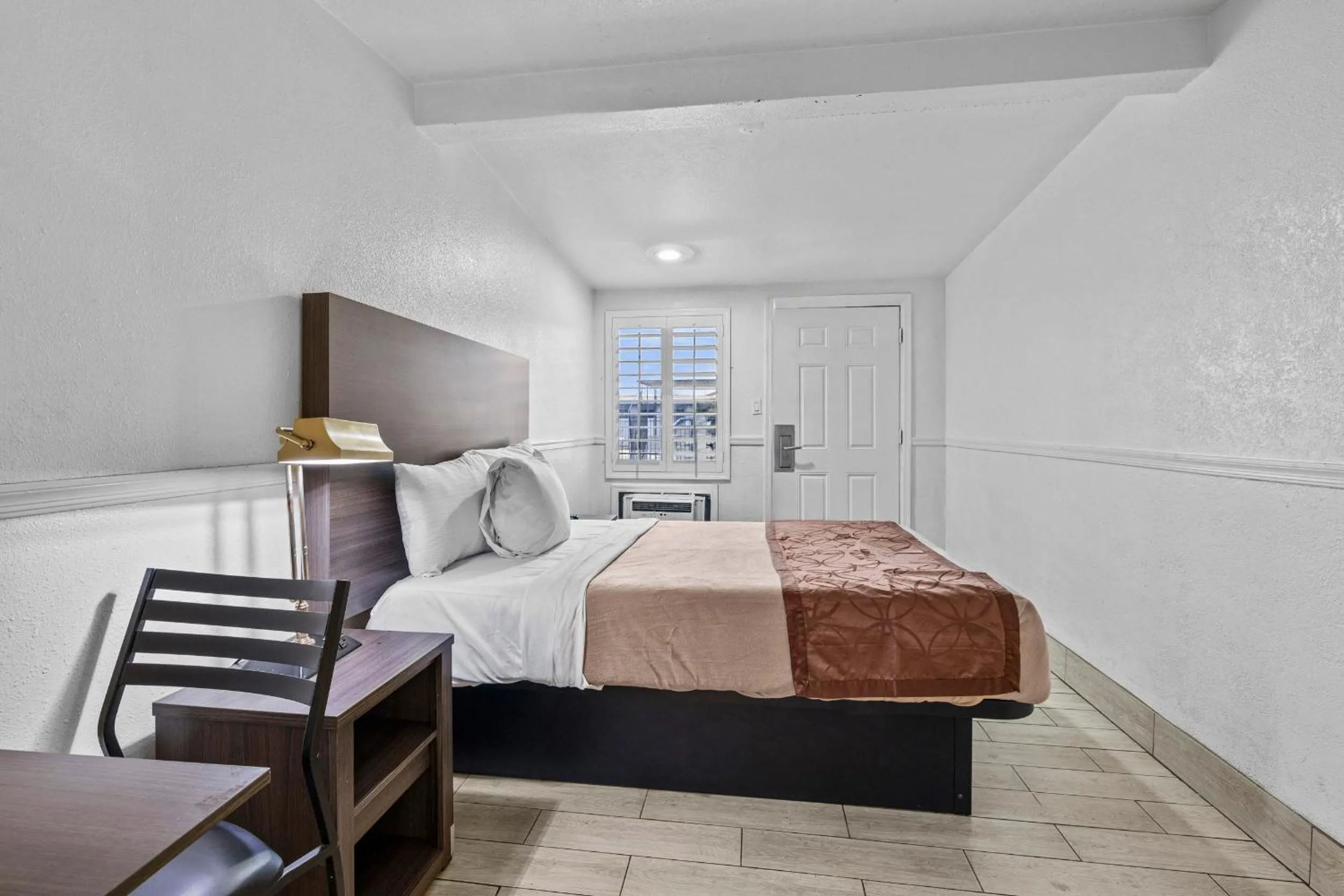 Executive Single Room 1 Bedroom King Bed Non Smoking in American Executive Inn Mesa