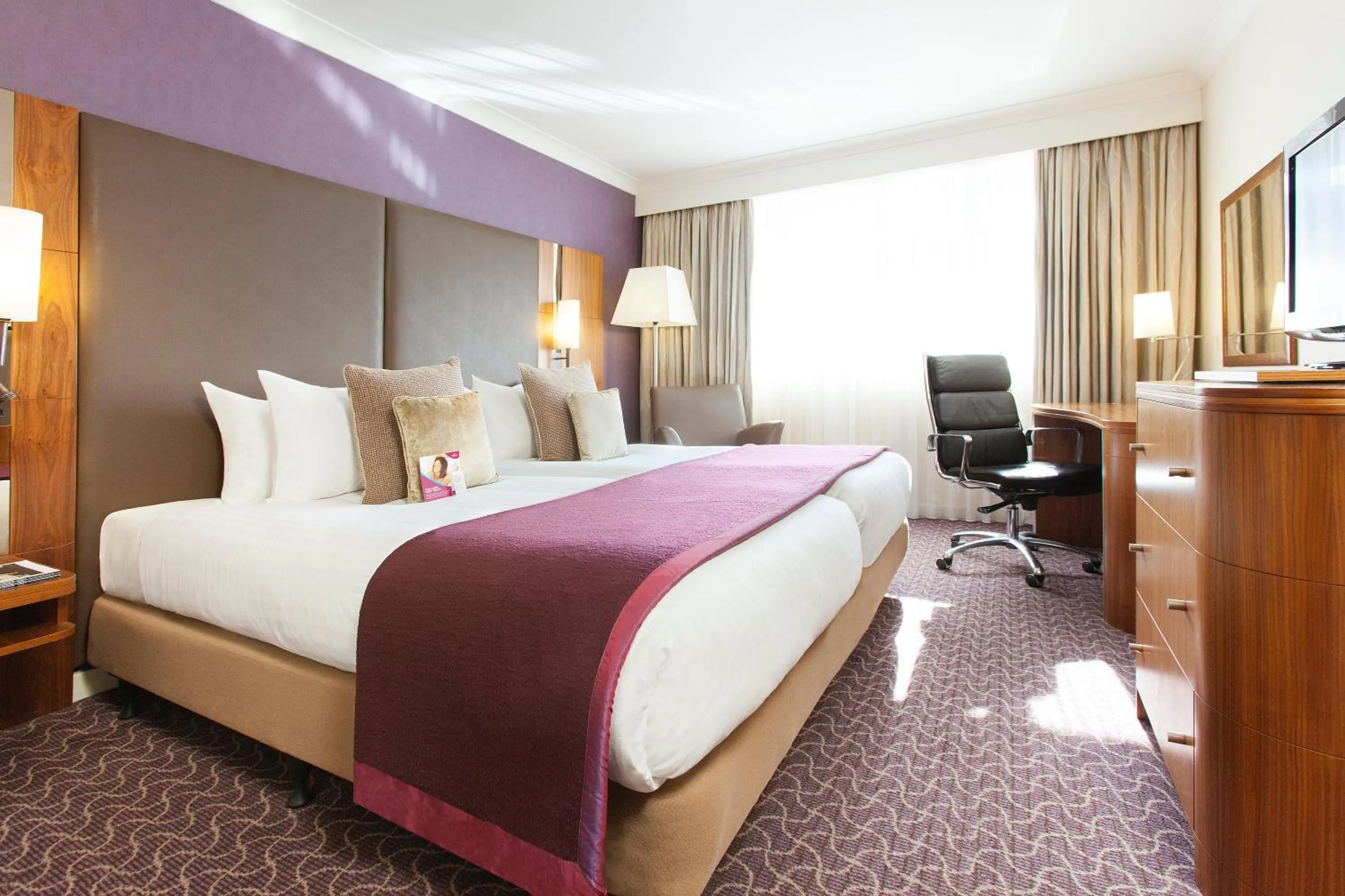 Executive Twin Room in Crowne Plaza Reading