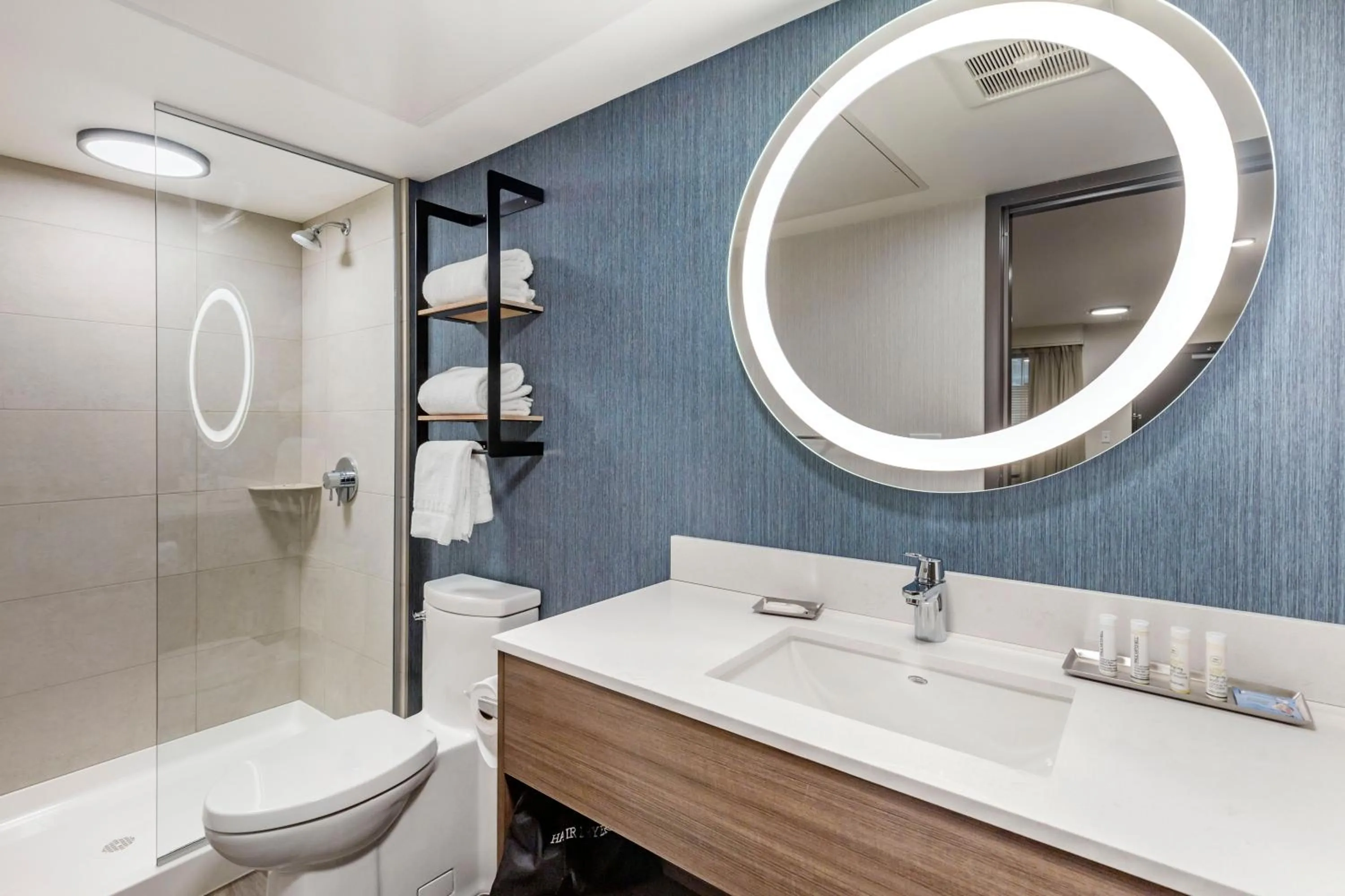 Queen Room - Non Smoking in The Gibson Hotel Great Falls, an Ascend Collection Hotel