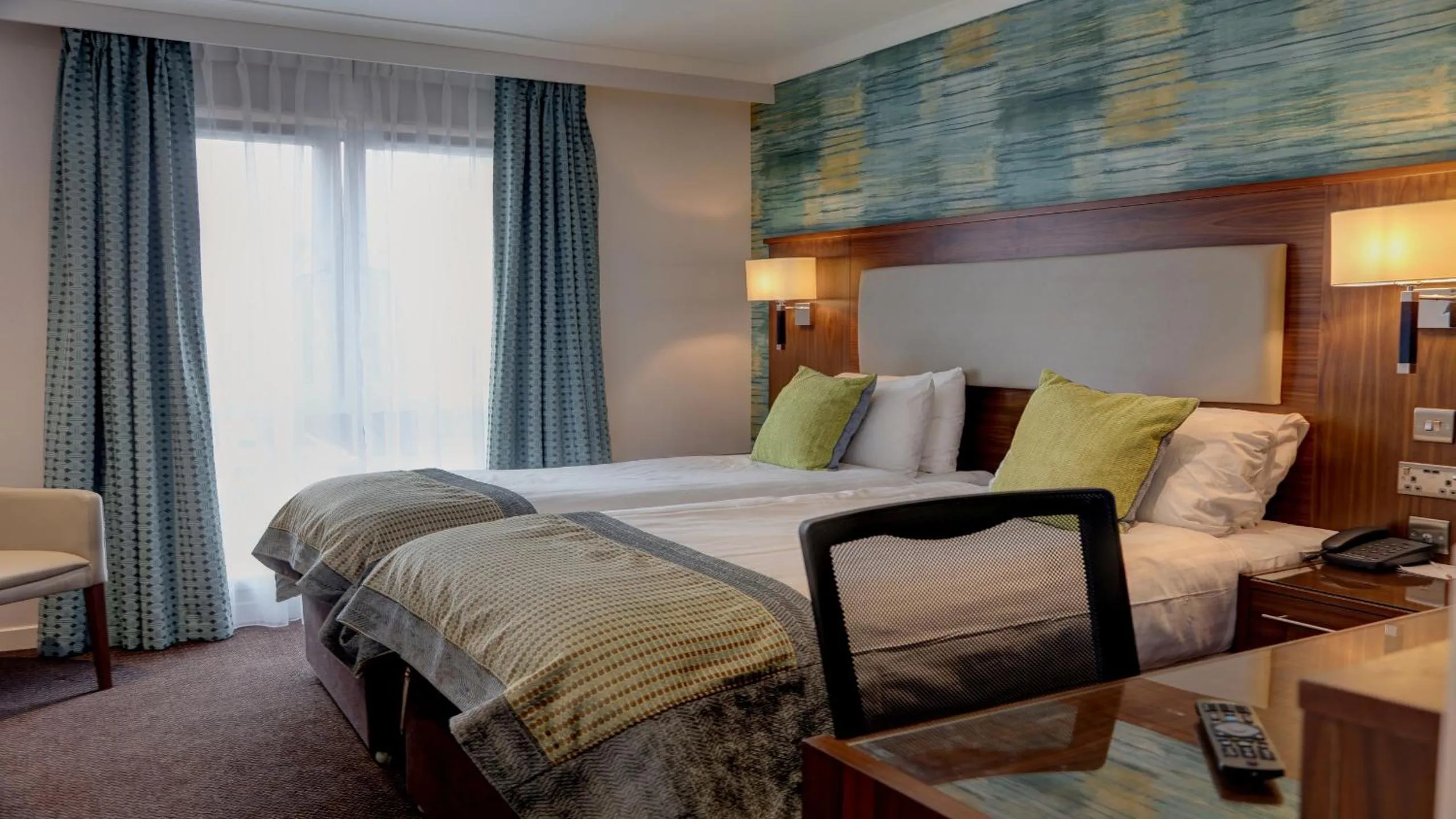 King Room - Disability Access in Invercarse Hotel Dundee, BW Signature Collection